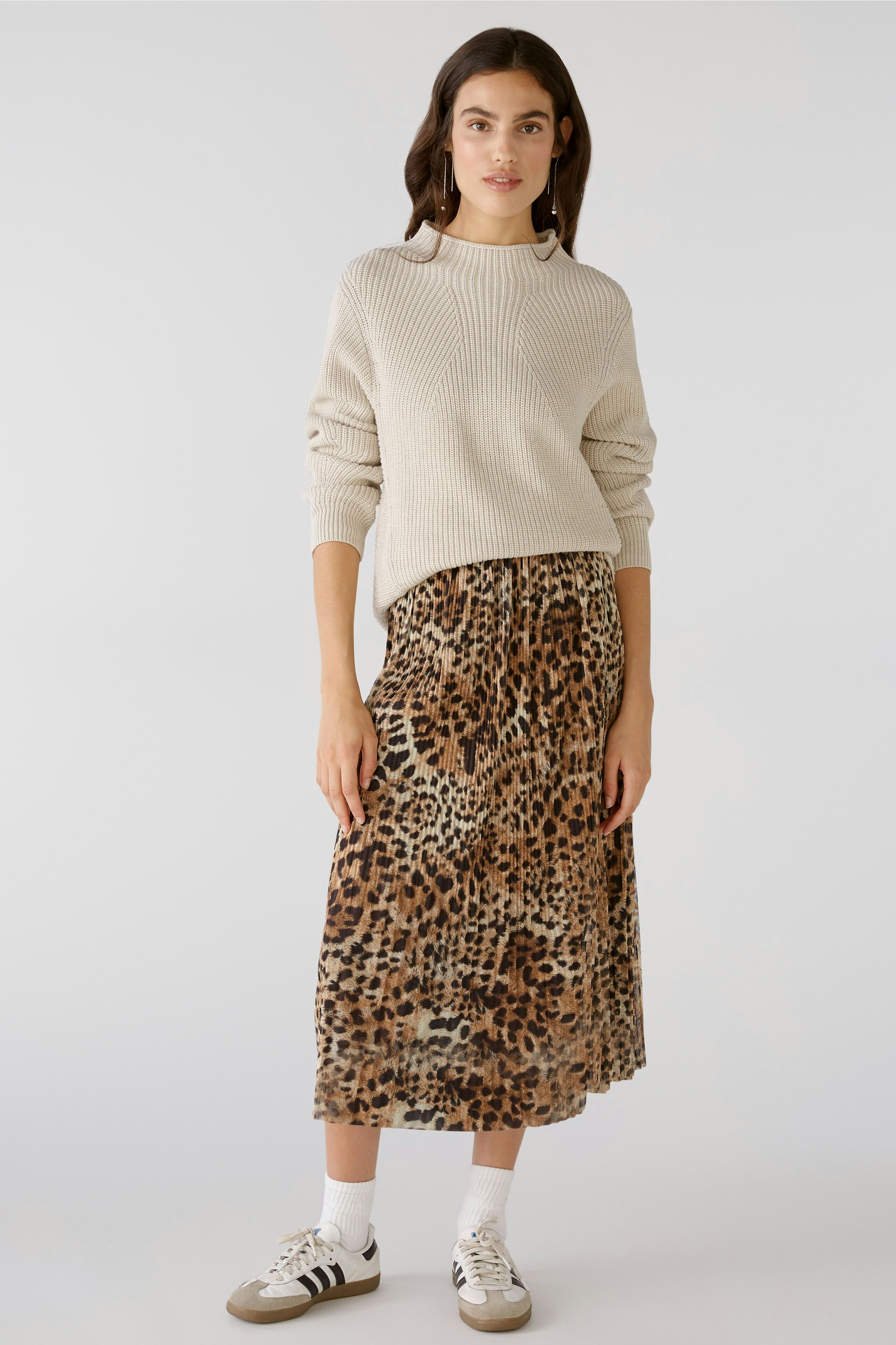 Bild 2 von Plise skirt - dark camel black in dark camel black | Oui