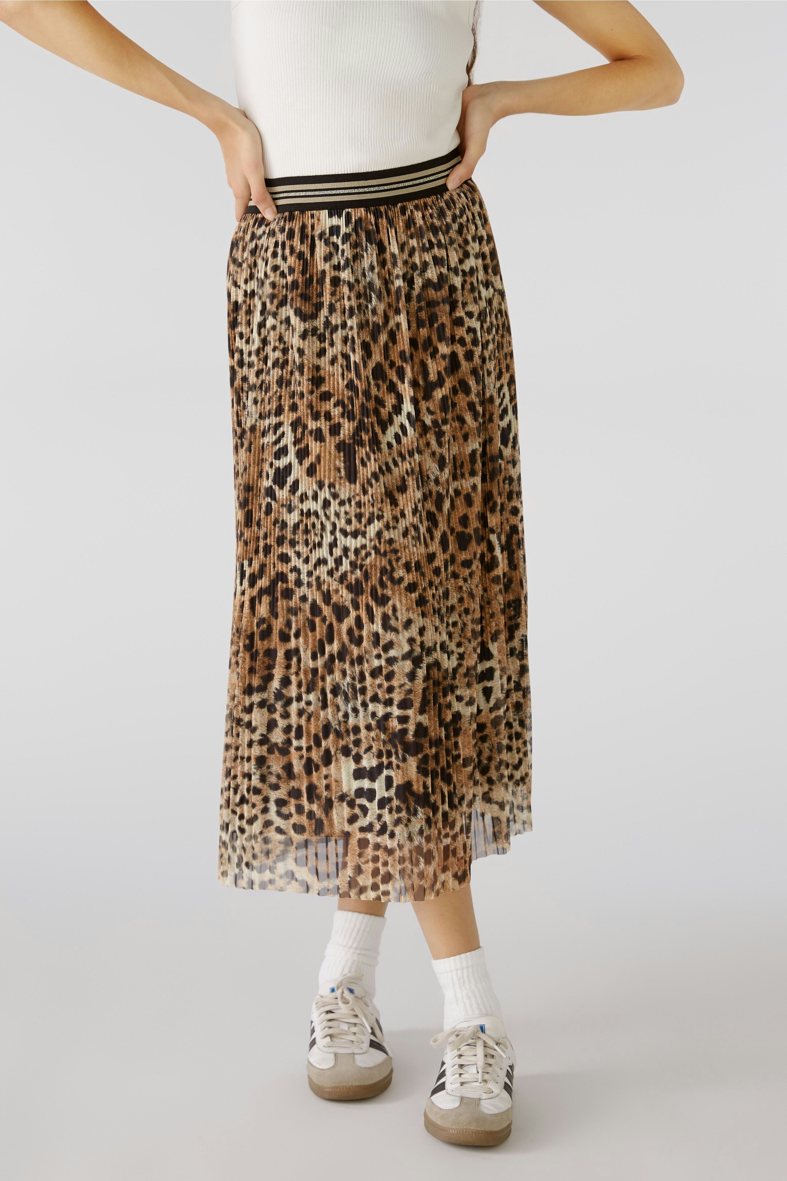 Bild 1 von Plise skirt - dark camel black in dark camel black | Oui