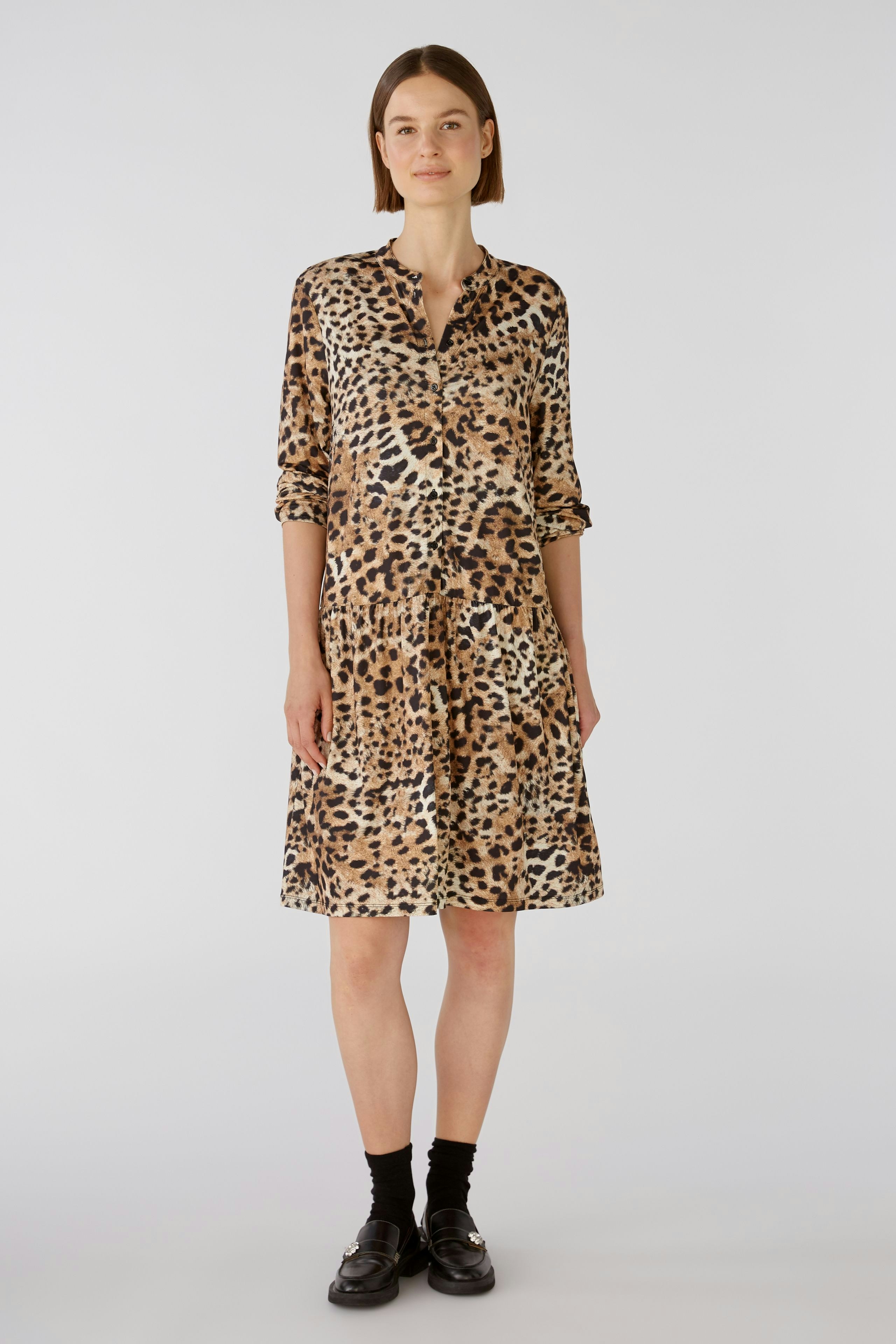 Bild 1 von Hanging dress - dark camel black in dark camel black | Oui