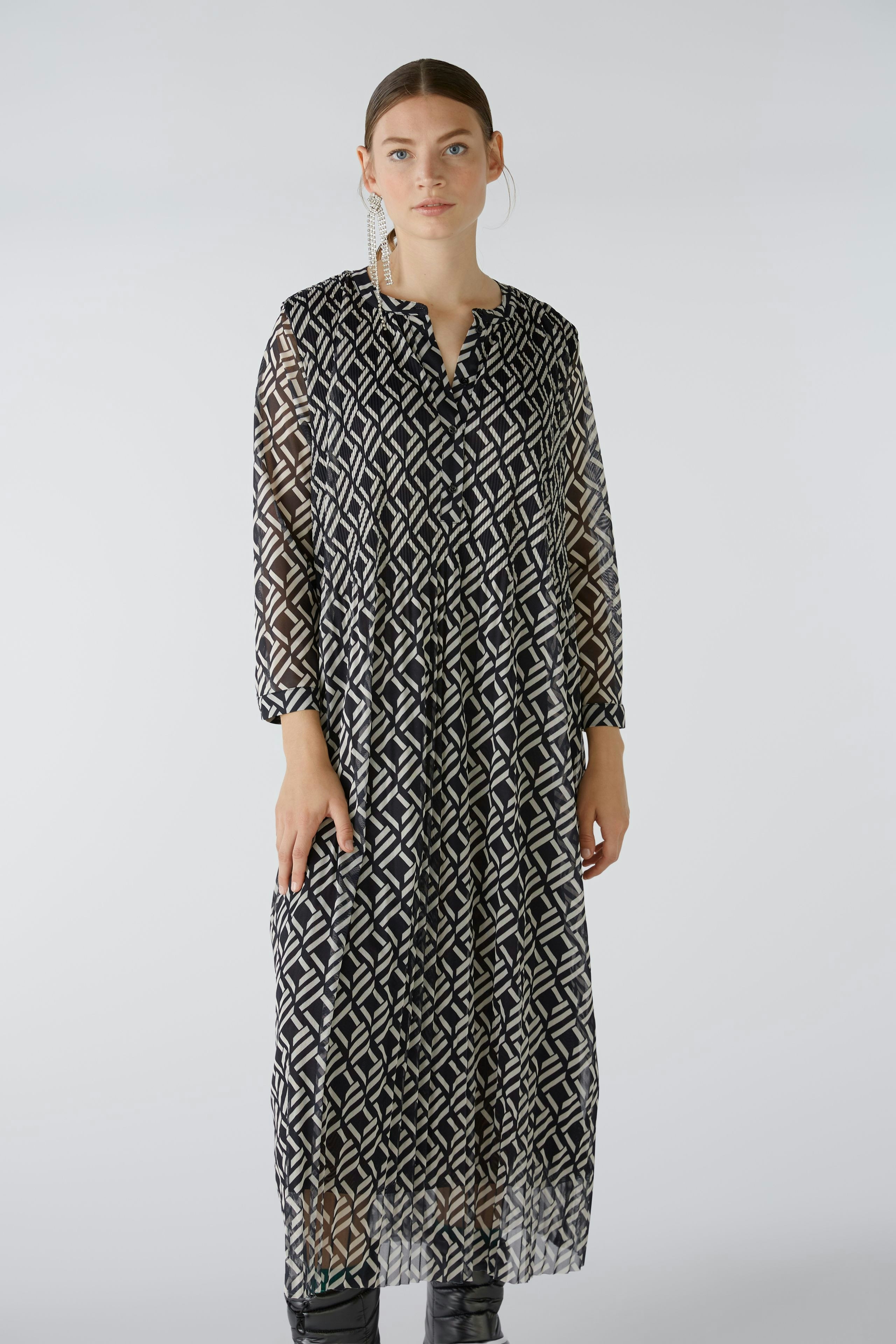 Bild 2 von Pleated dress - black offwhite in black offwhite | Oui