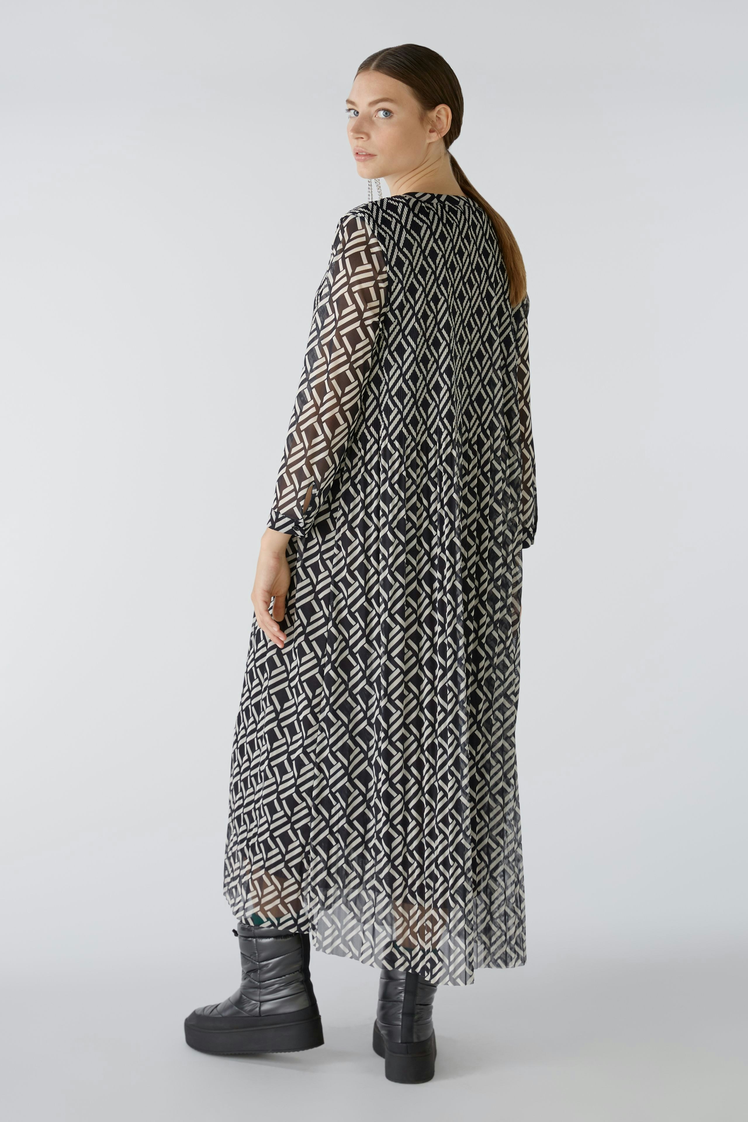 Bild 3 von Pleated dress - black offwhite in black offwhite | Oui