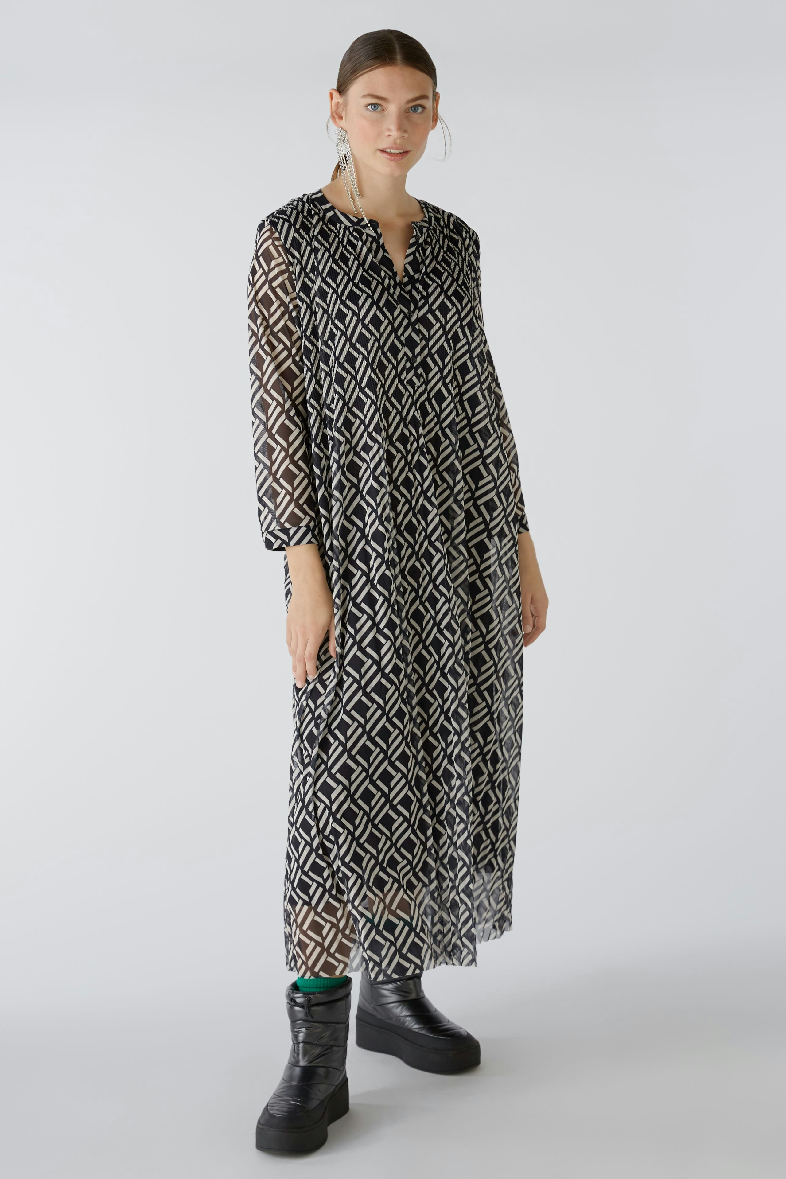 Bild 1 von Pleated dress - black offwhite in black offwhite | Oui