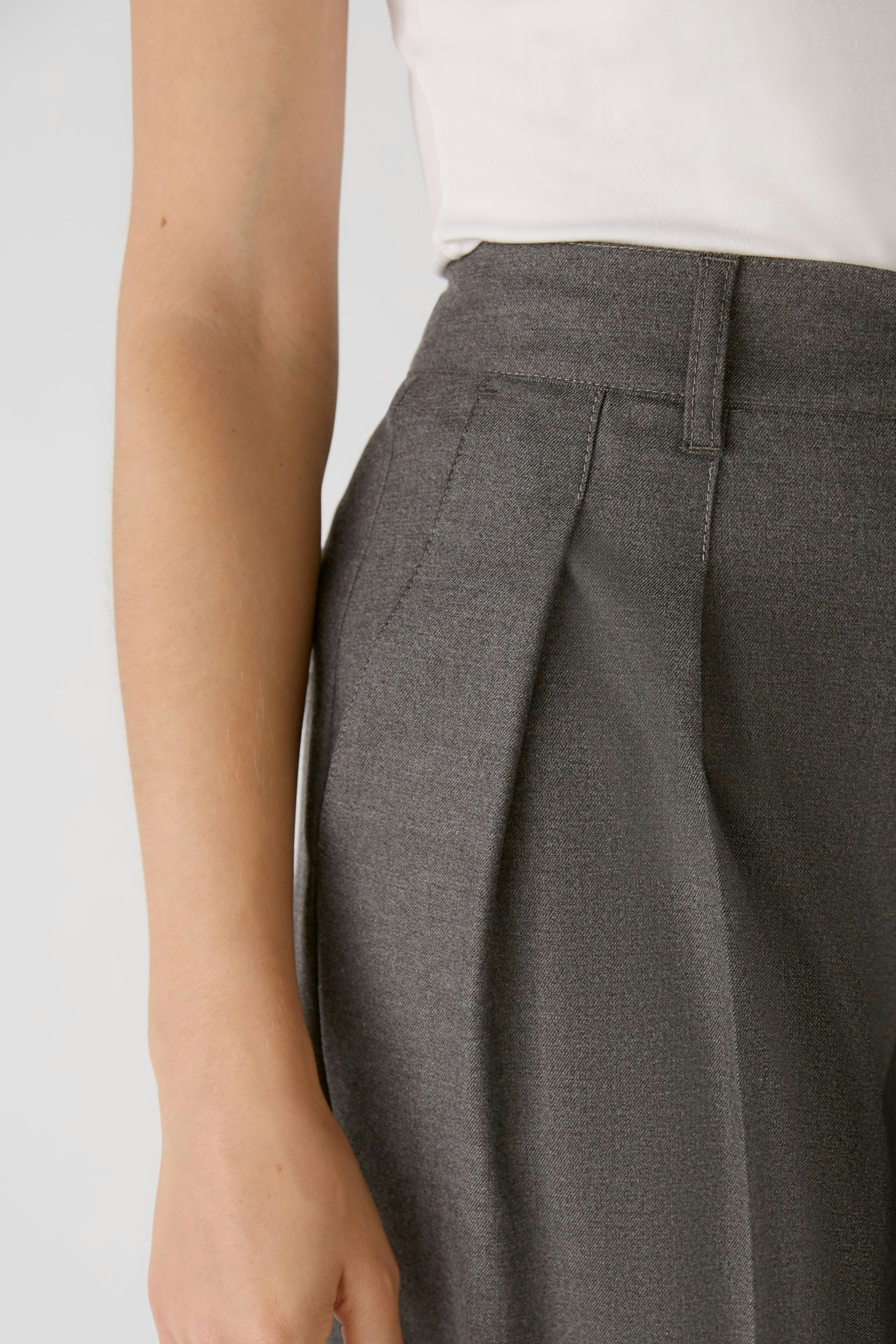 Bild 4 von Bundfaltenhose - dark grey in dark grey | Oui