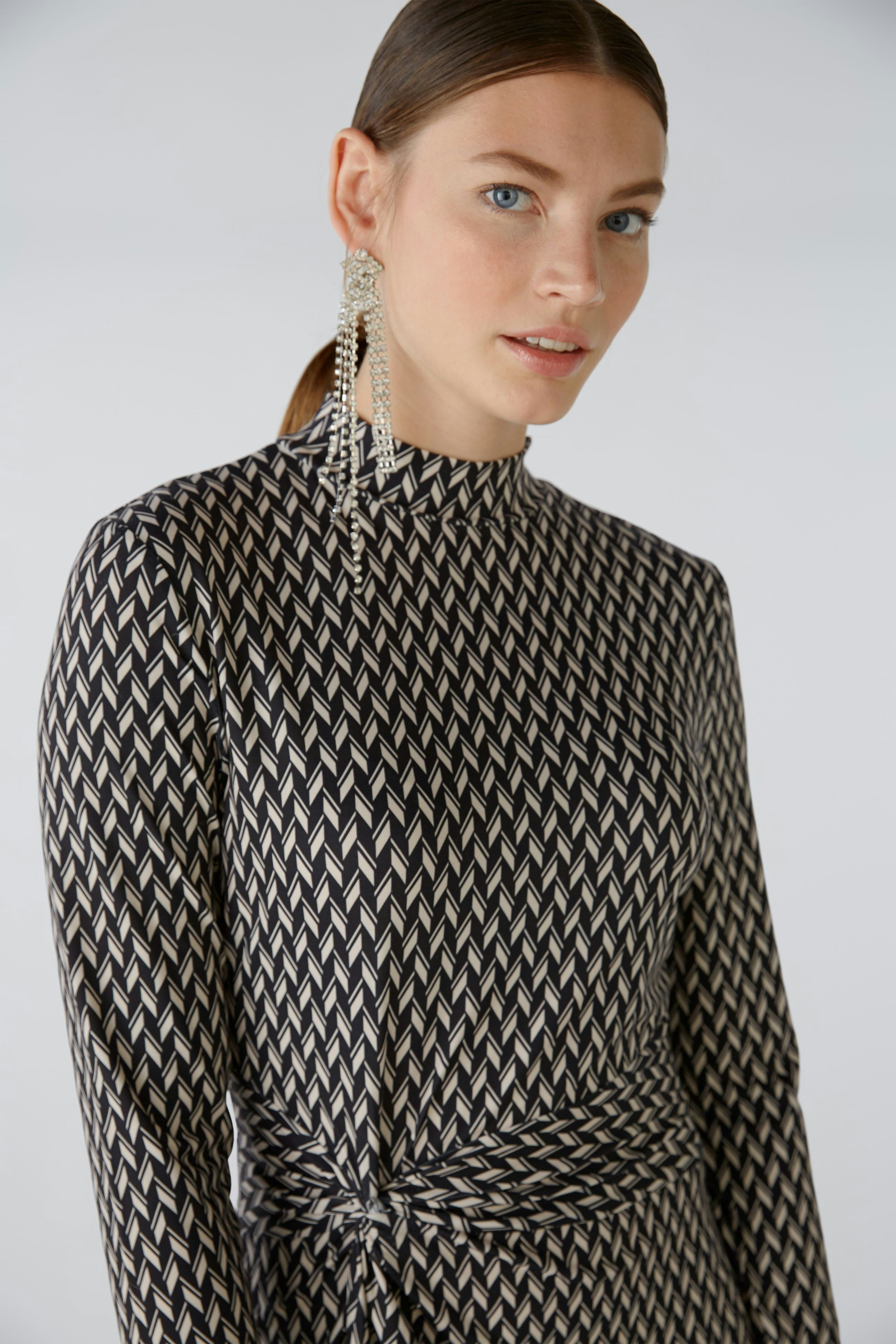 Bild 4 von Midikleid - black offwhite in black offwhite | Oui