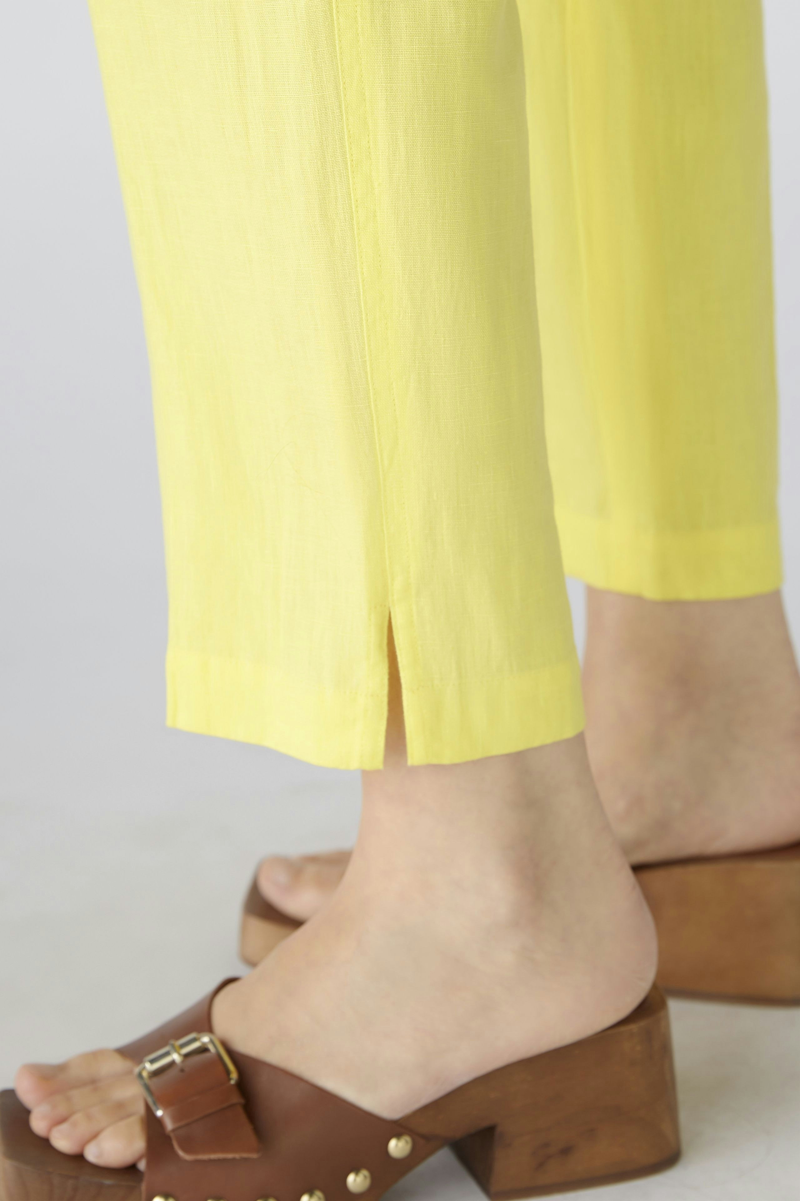 Bild 5 von Linen trousers - yellow in yellow | Oui