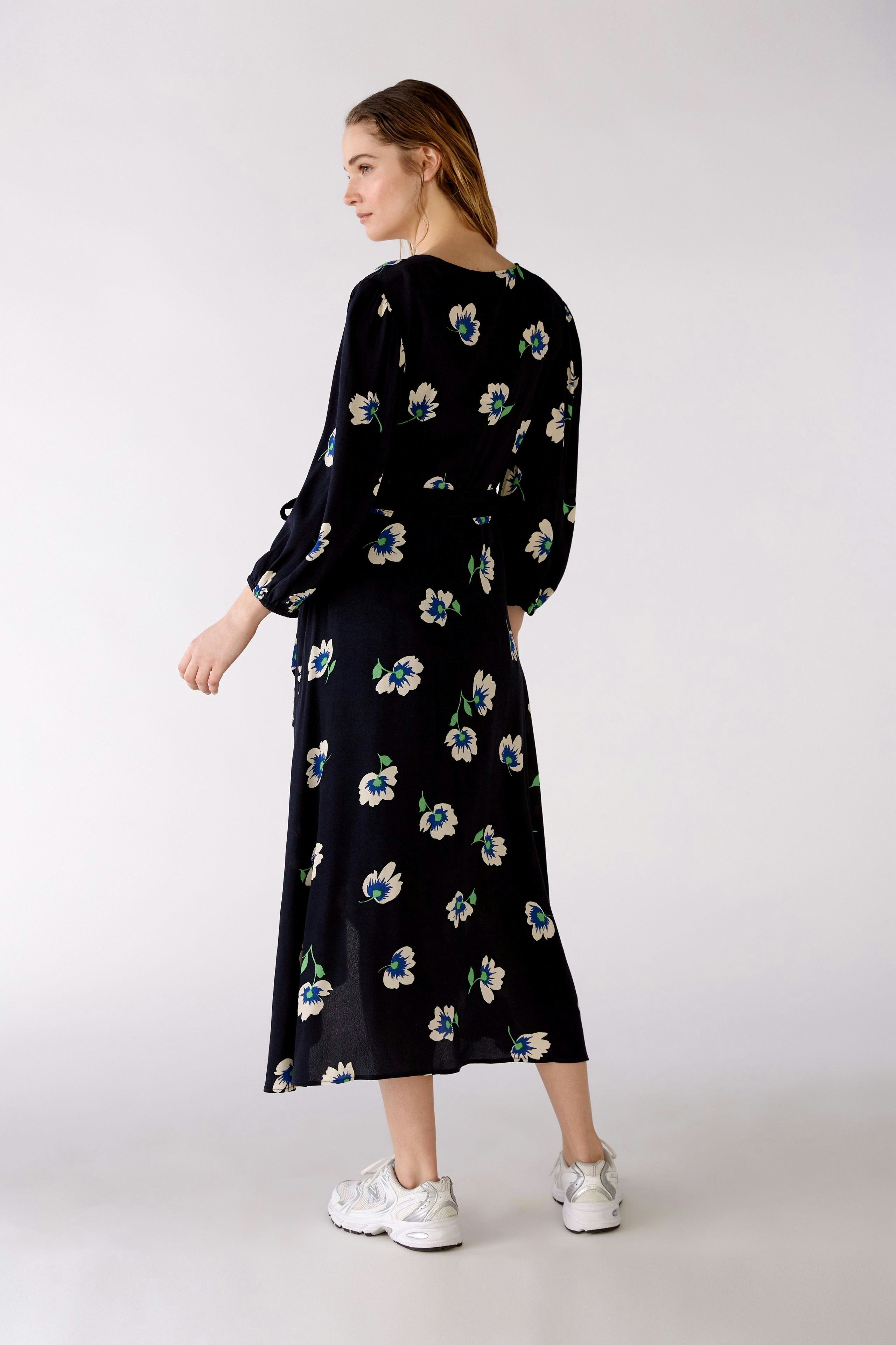 Bild 4 von Wrap dress - dark blue white in dark blue white | Oui