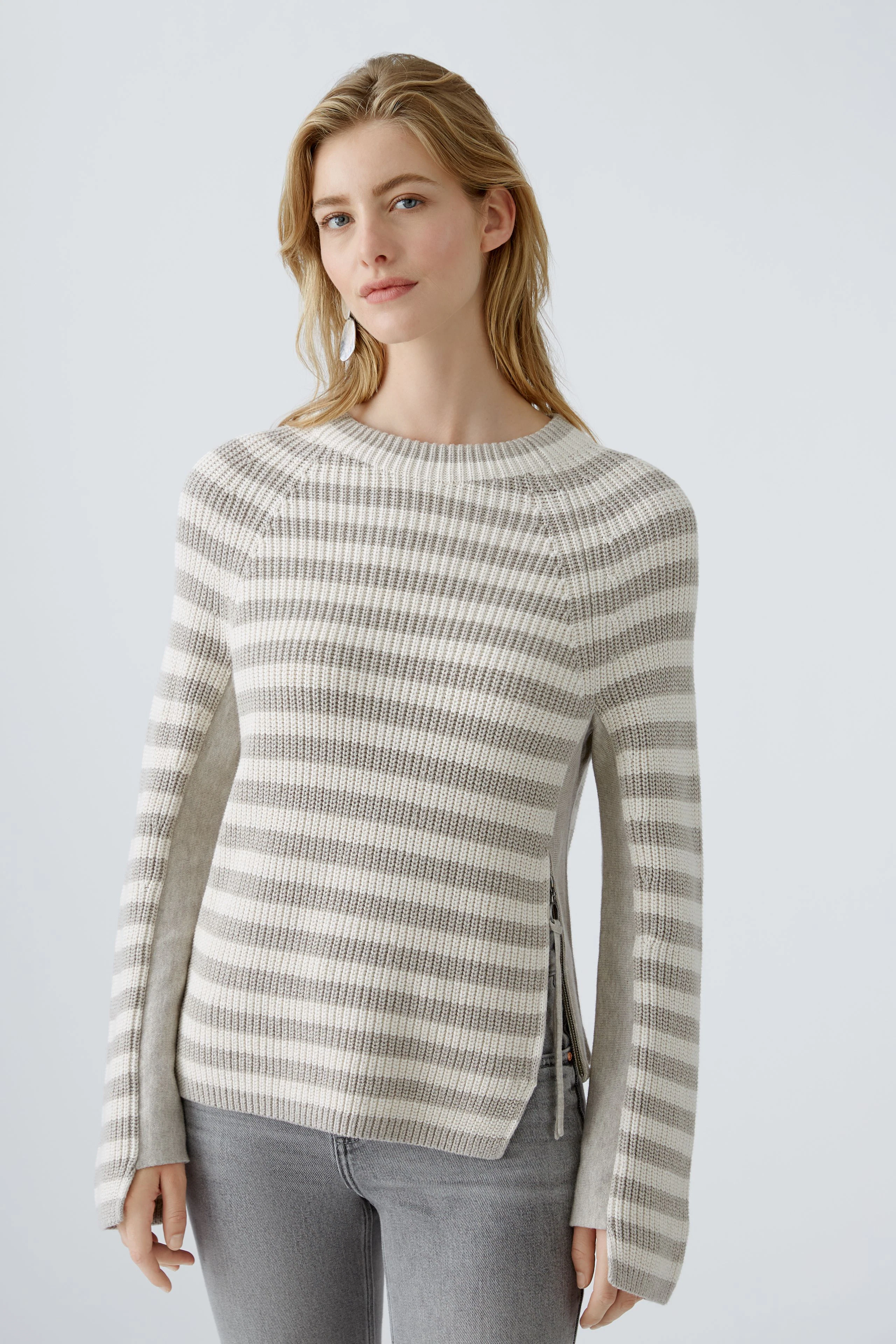 Image 3 of RUBI  Pullover - lightbrown white in lightbrown white | Oui