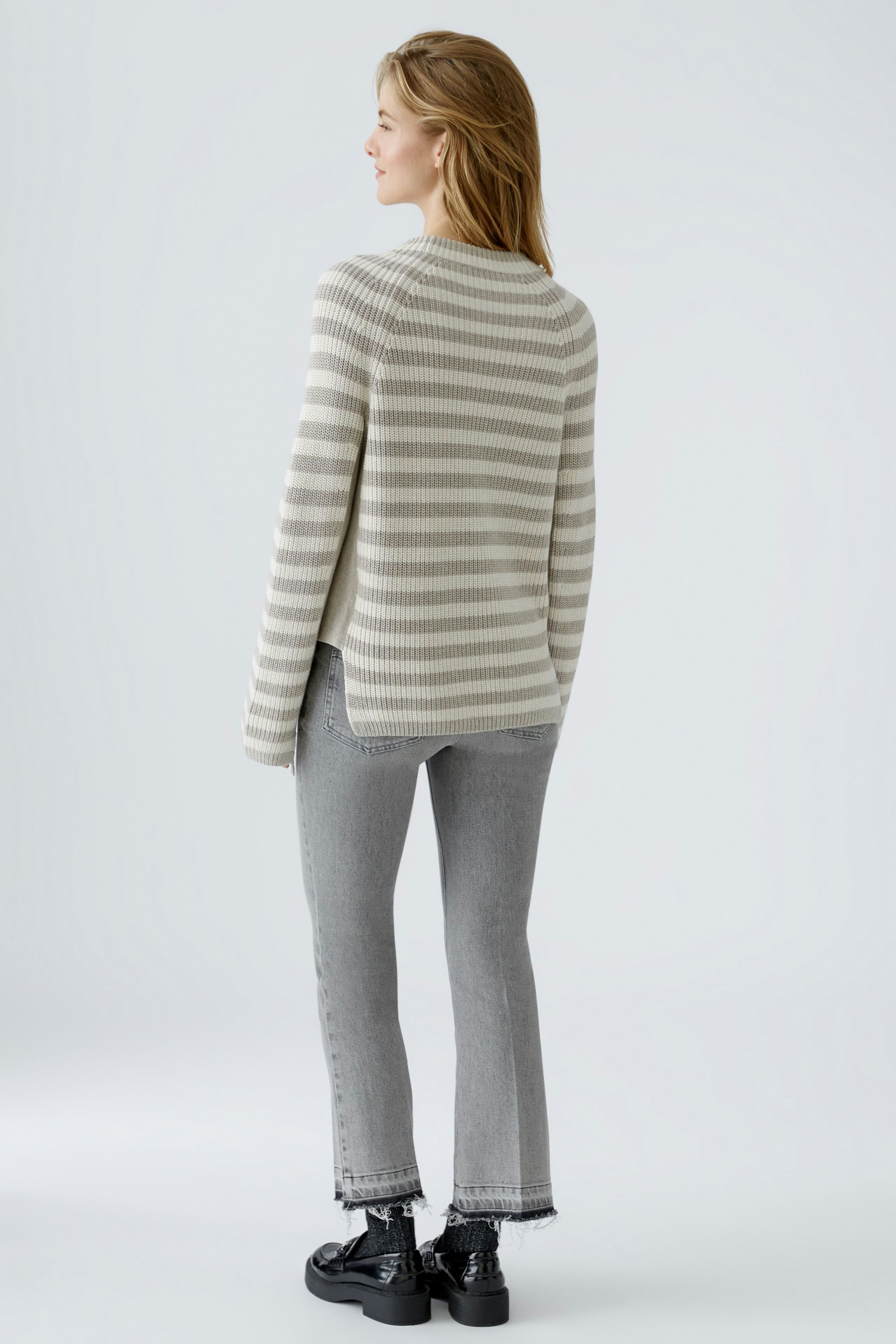 Bild 4 von RUBI  pullover - light brown white in light brown white | Oui