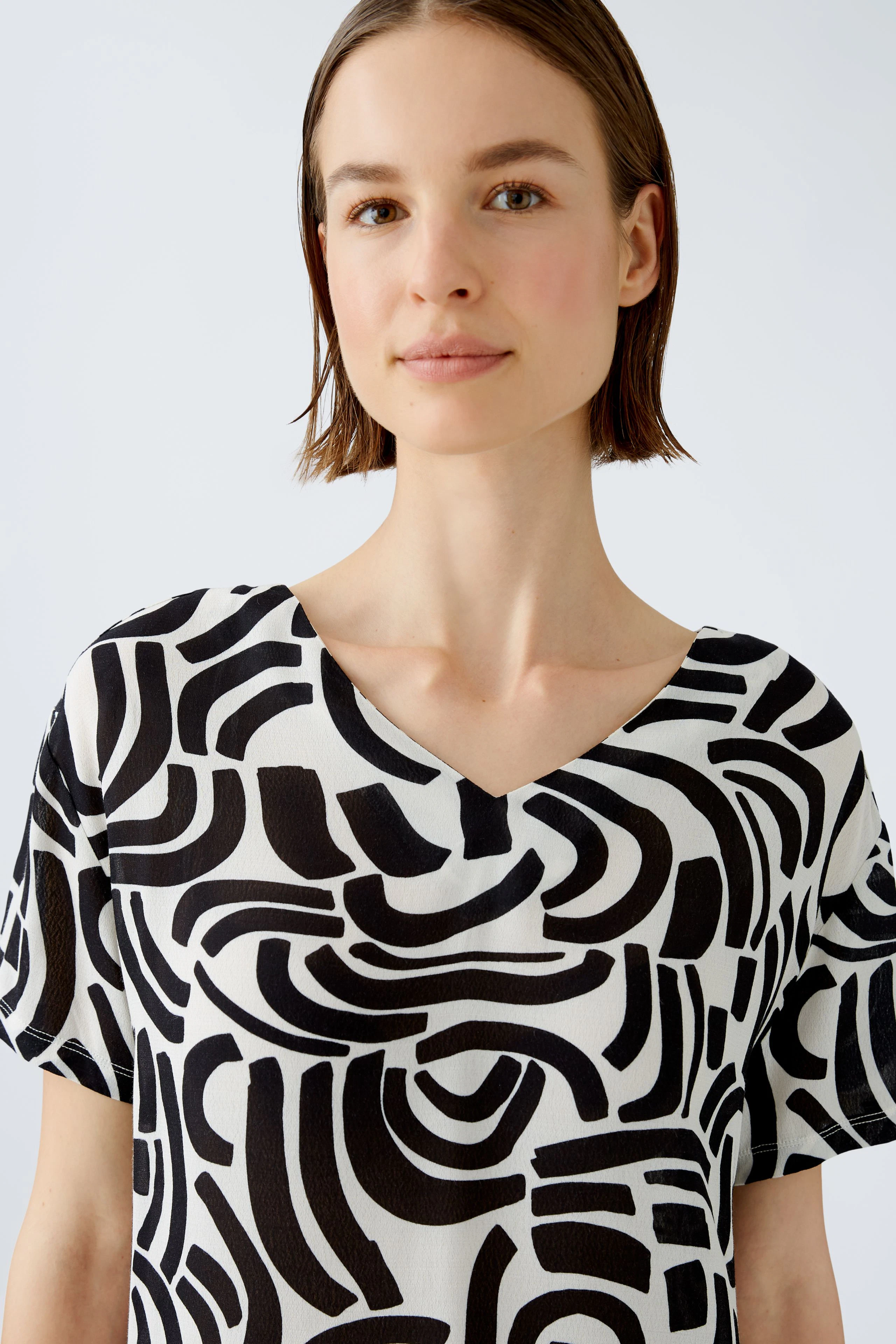 Image 4 of Blouse shirt - white black in white black | Oui