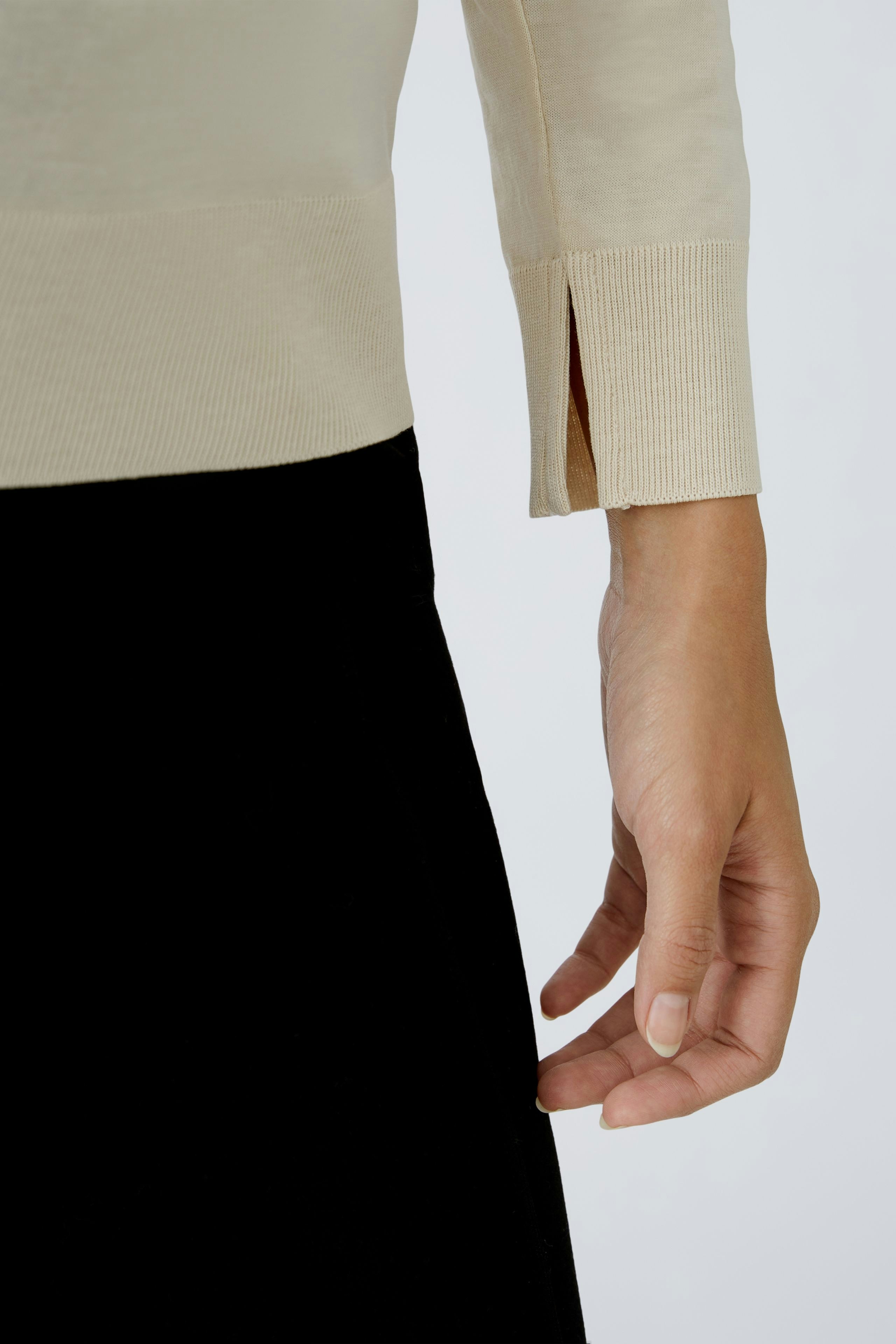 Elegantes Damen-T-Shirt in hellem Beige mit feinen Details und lässigem Schnitt.