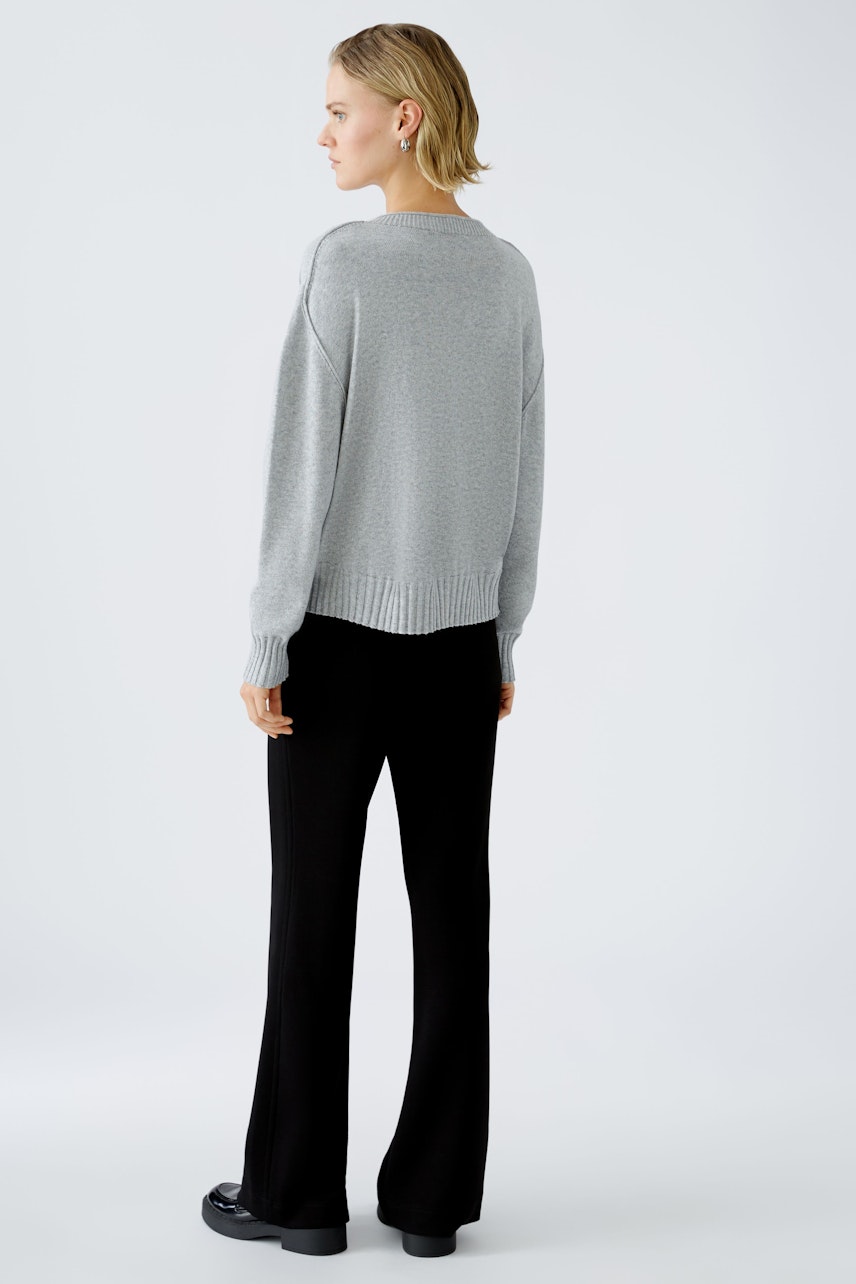 Stylish women's pullover in light gray, featuring a relaxed fit and ribbed hem, perfect for casual wear.