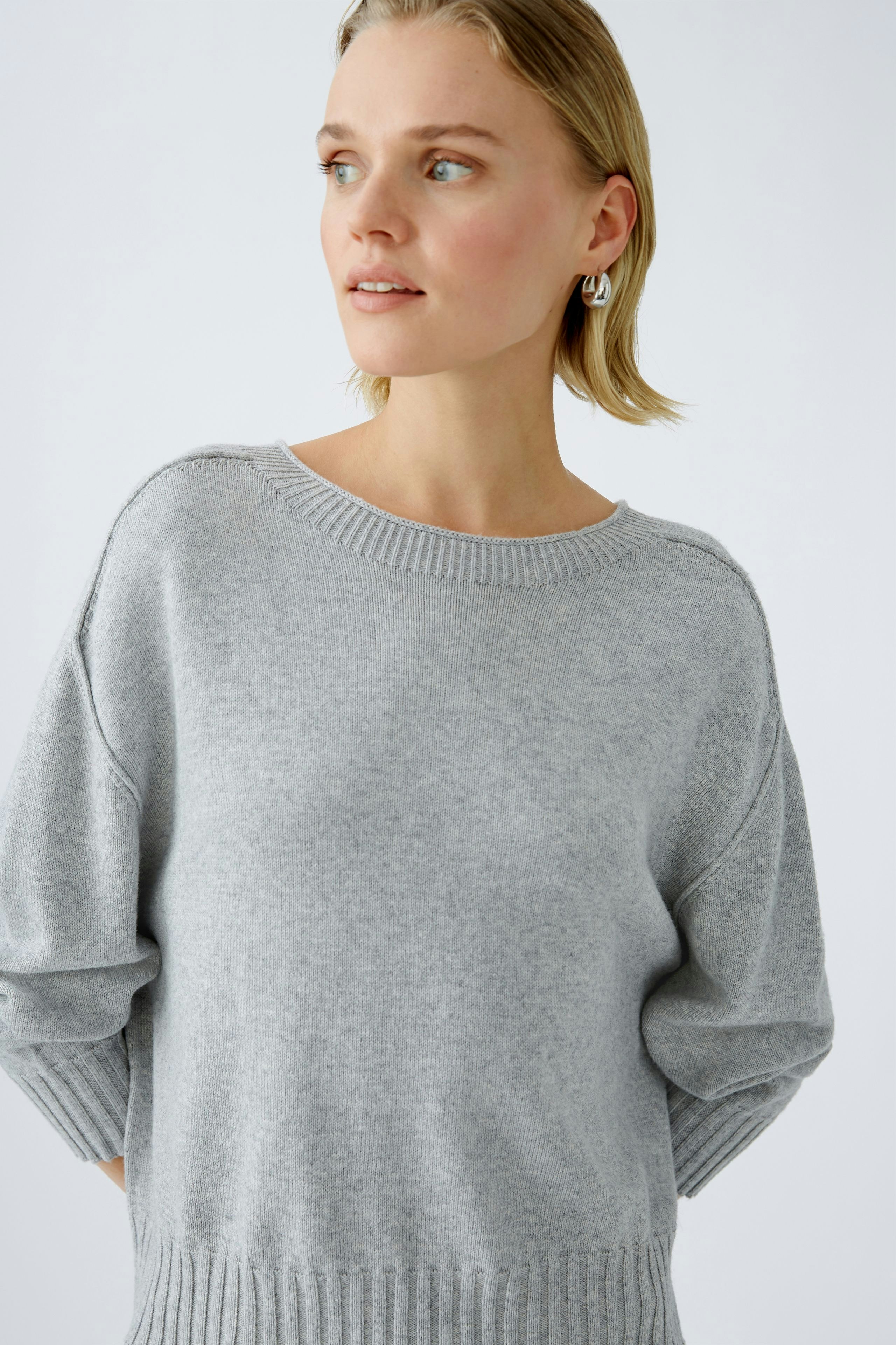 Eleganter Damen-Pullover in Grau, lässig geschnitten, ideal für jeden Anlass.