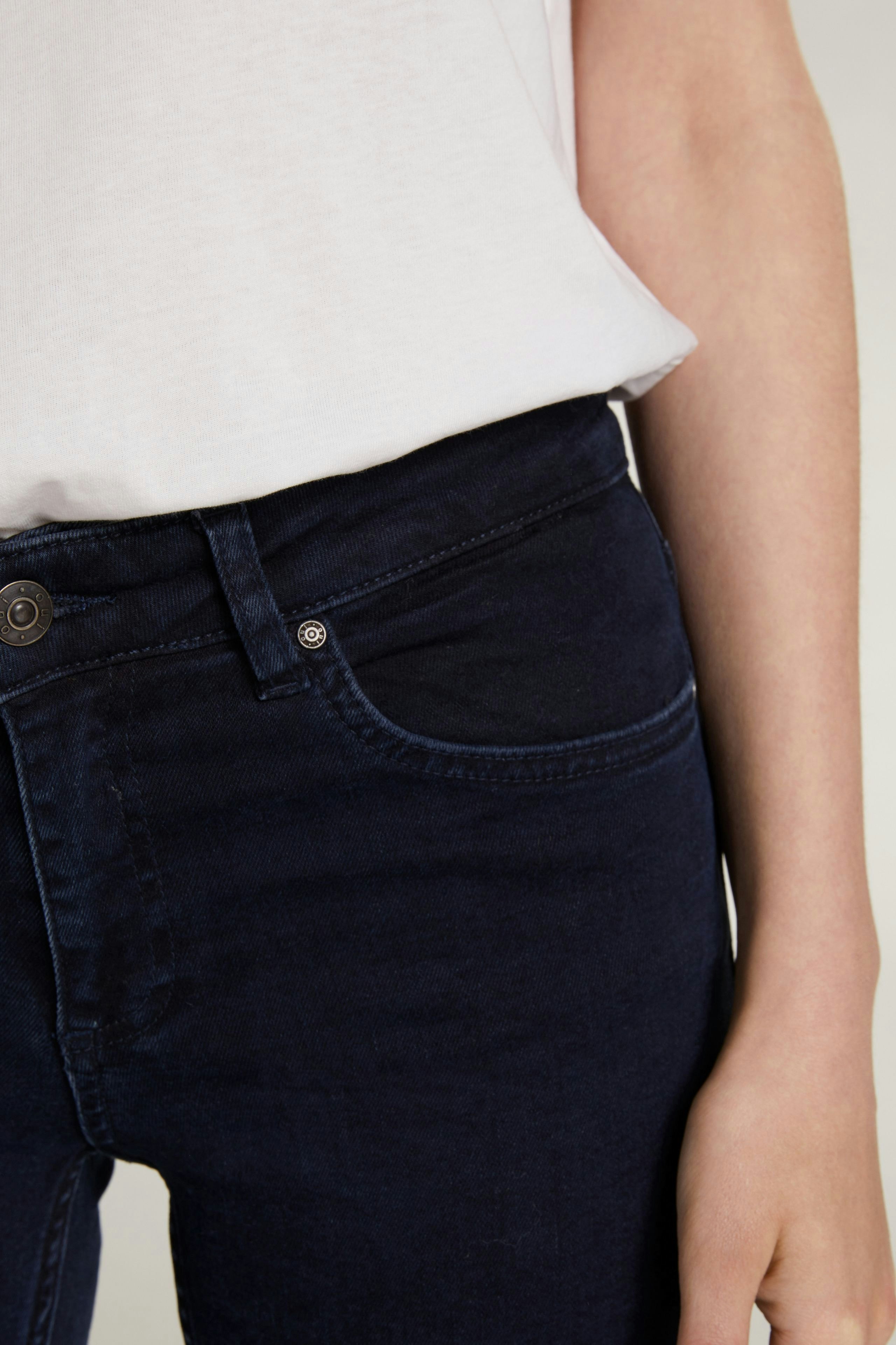 Bild 5 von Baxtor jeggings - raw denim in raw denim | Oui