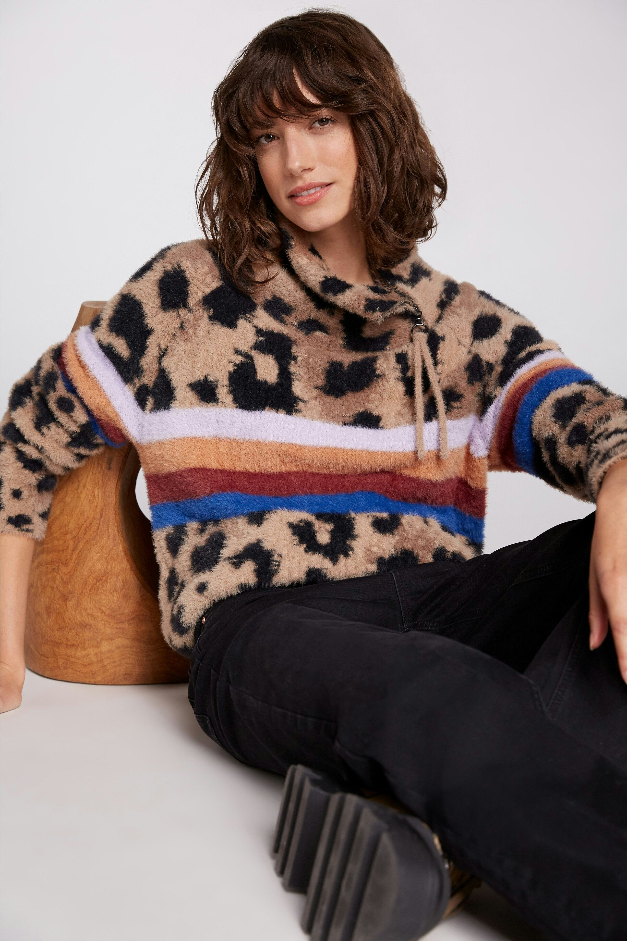 Bild 7 von pullover - dark camel black in dark camel black | Oui