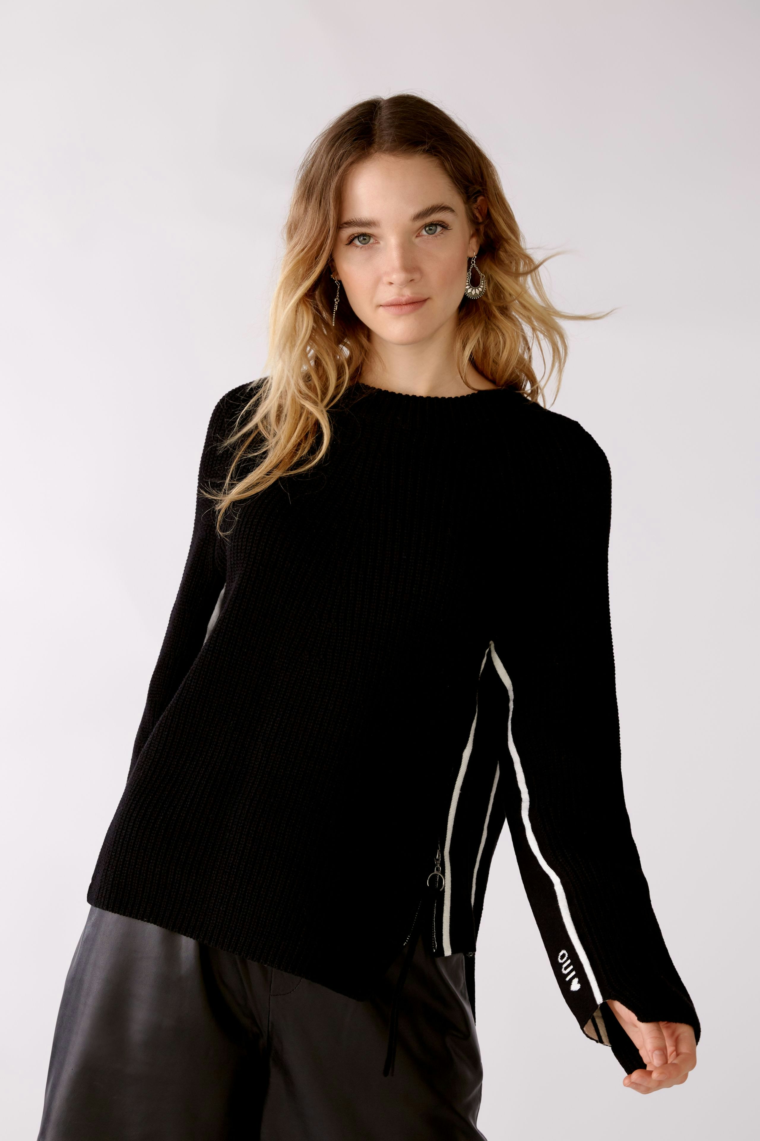 Bild 7 von RUBI Pullover - black offwhite in black offwhite | Oui