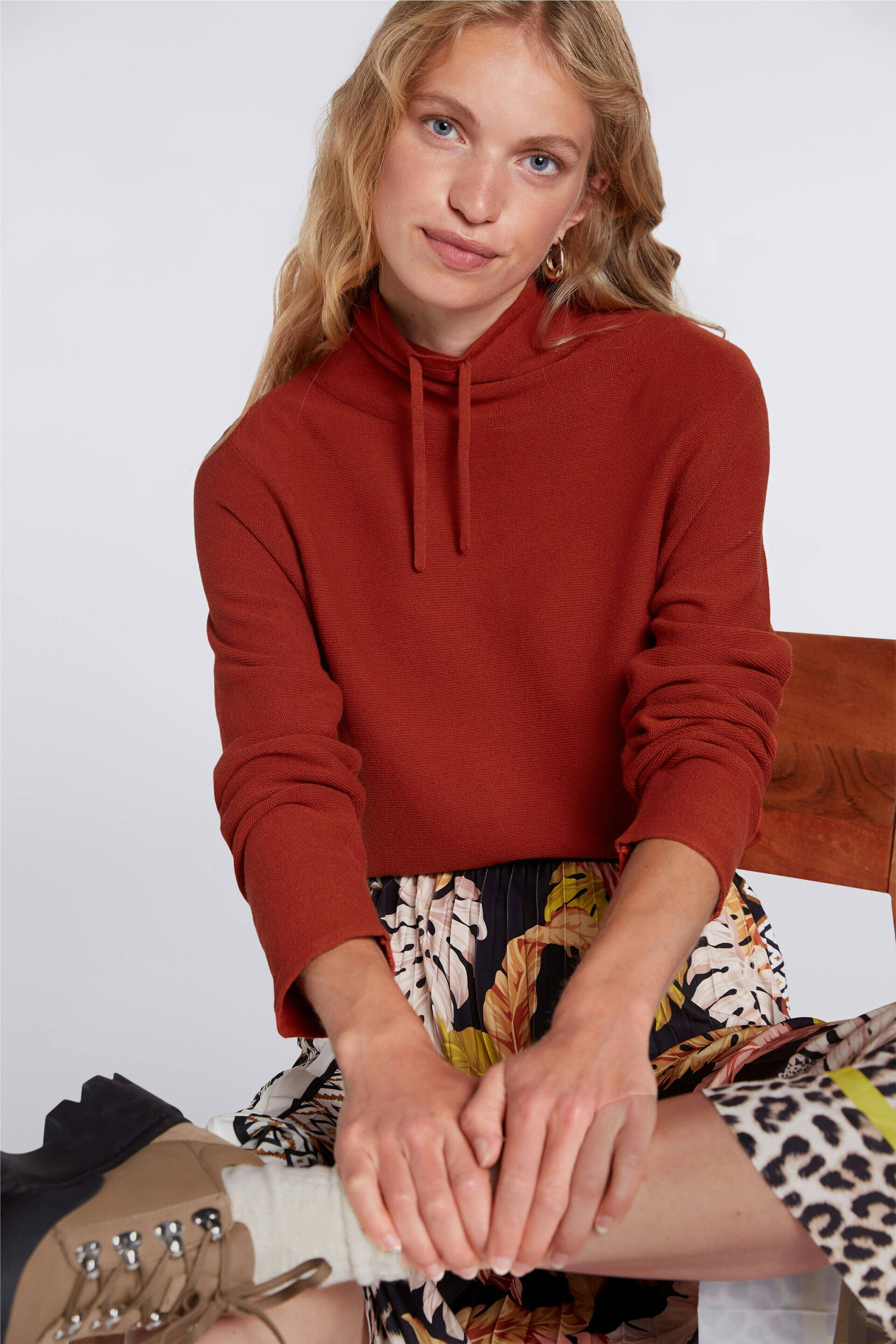Bild 1 von KEIKO pullover - dark orange in dark orange | Oui
