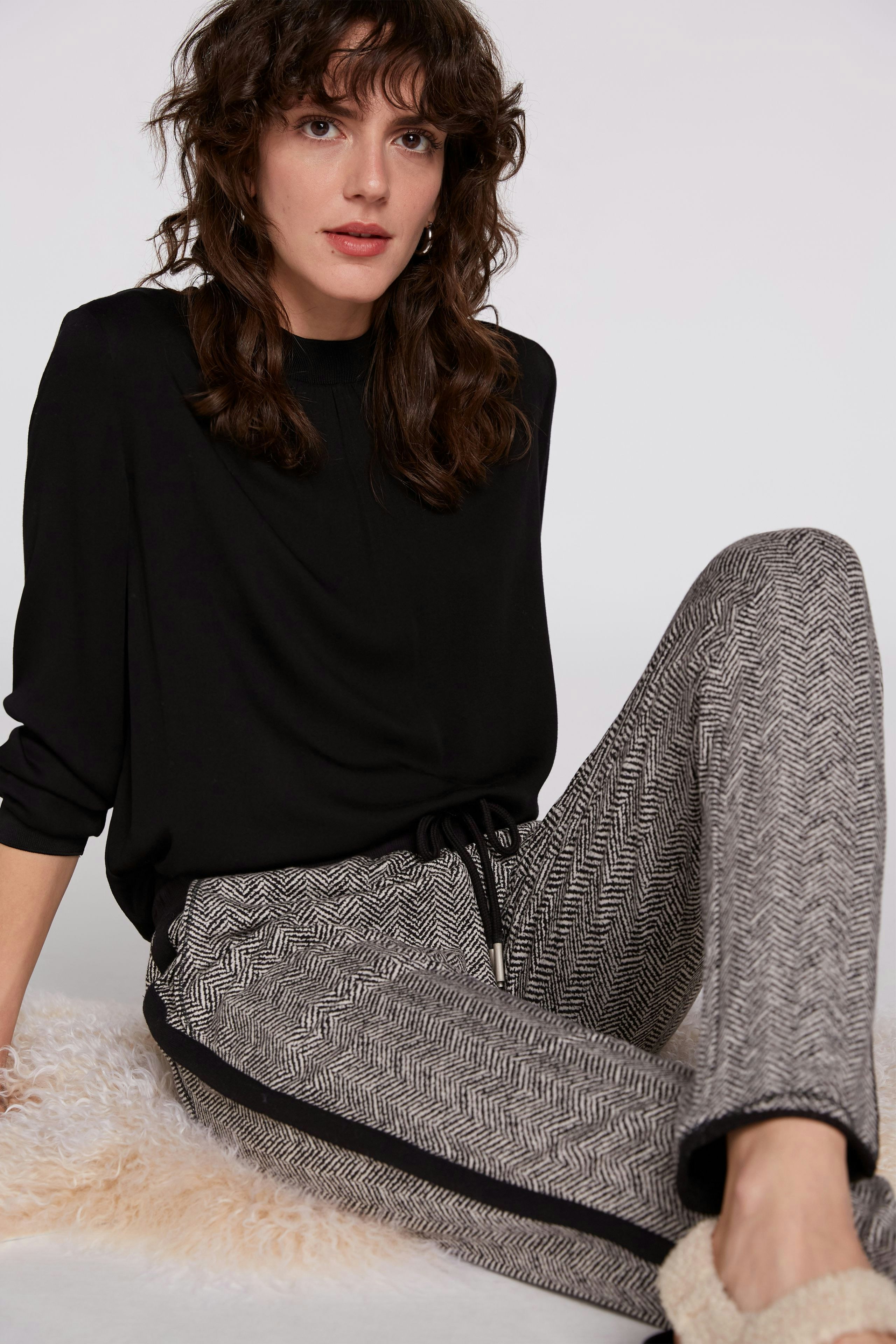 Bild 5 von Blouse shirt - black in black | Oui