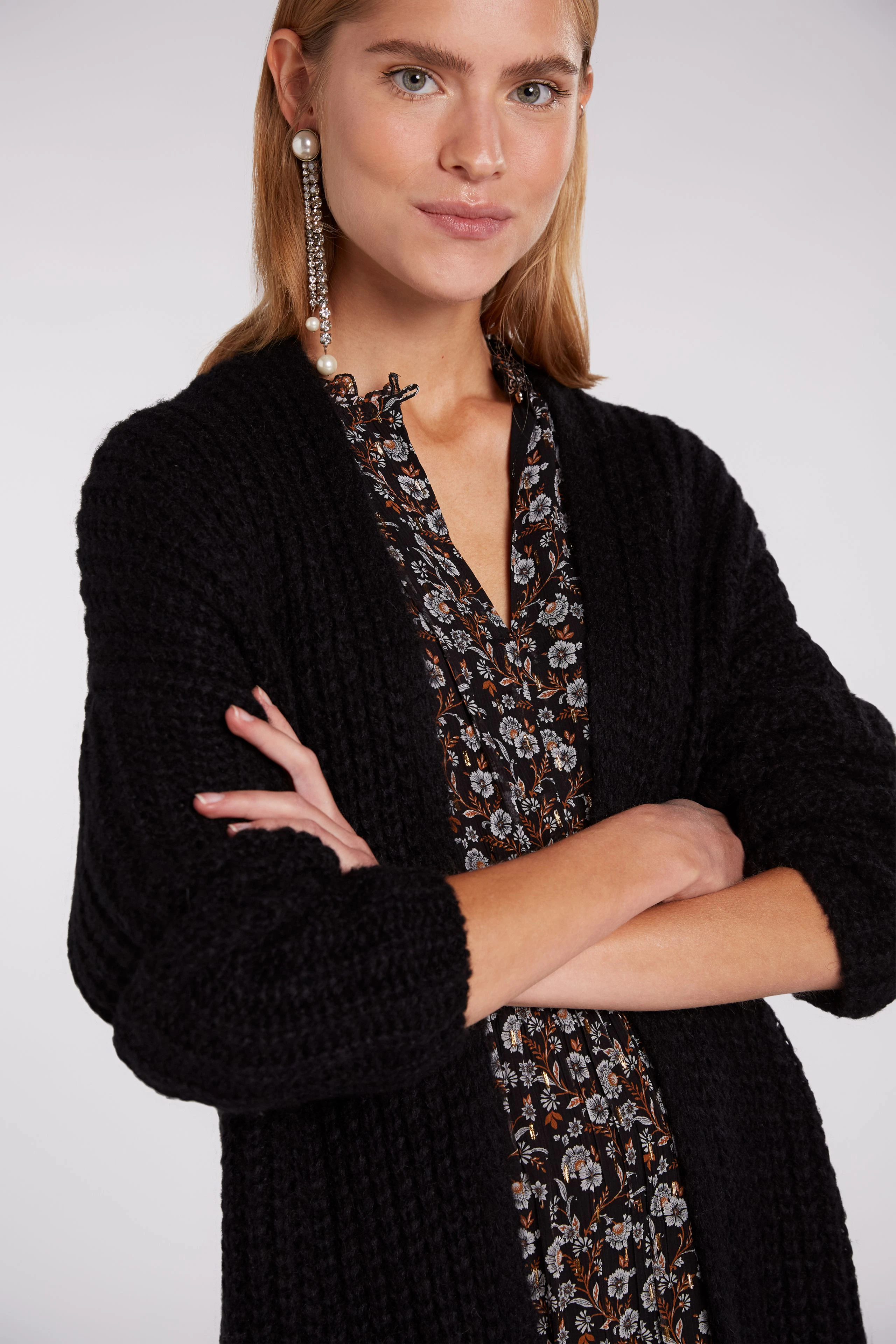 Image 7 of Knitted coat - black in black | Oui