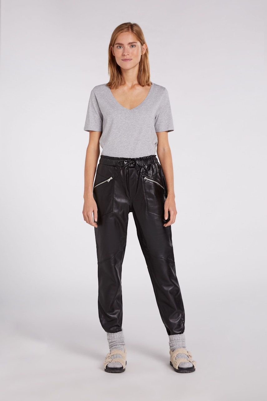 Bild 2 von CARLI Essential Shirt - light grey in light grey | Oui