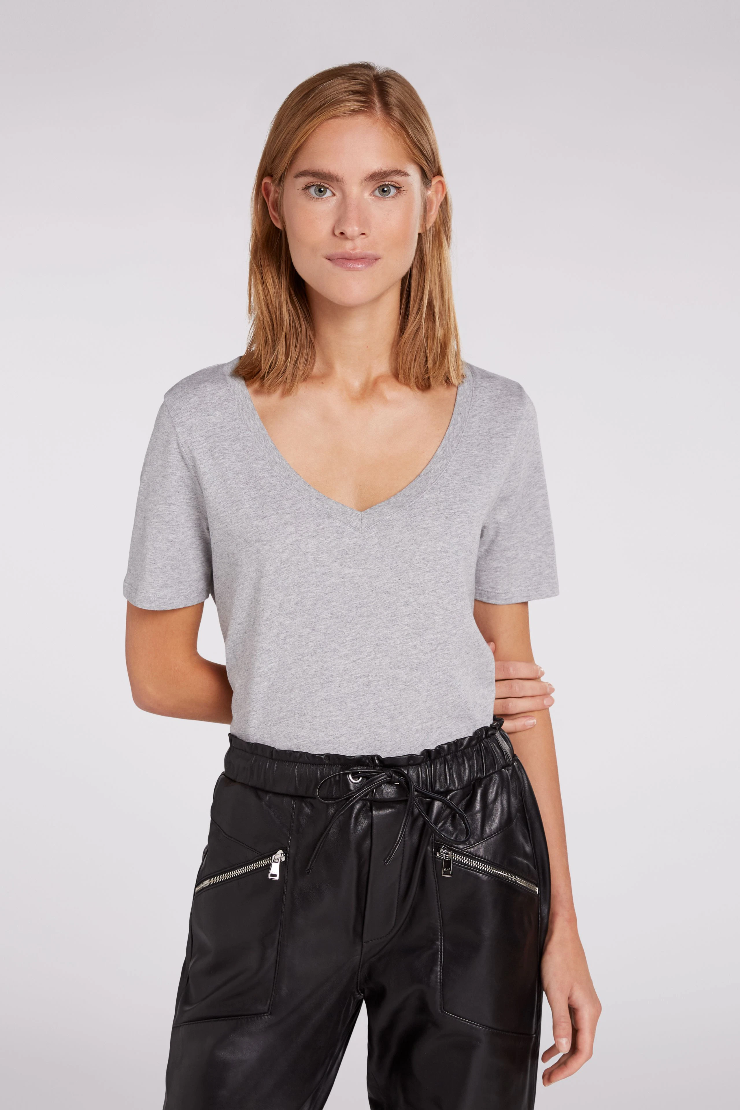Image 3 of CARLI Essential Shirt - light grey in light grey | Oui