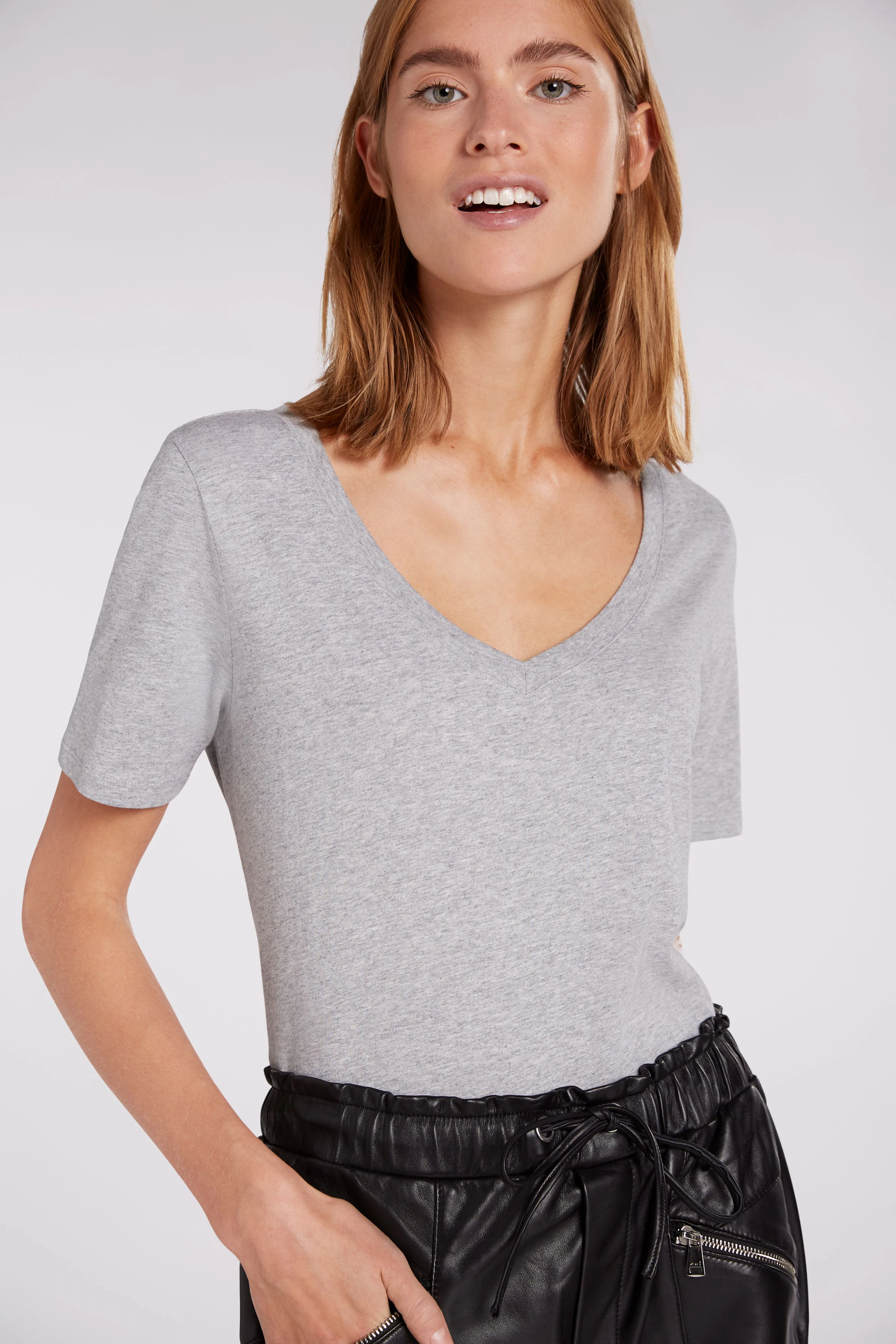 Image 6 of CARLI Essential Shirt - light grey in light grey | Oui