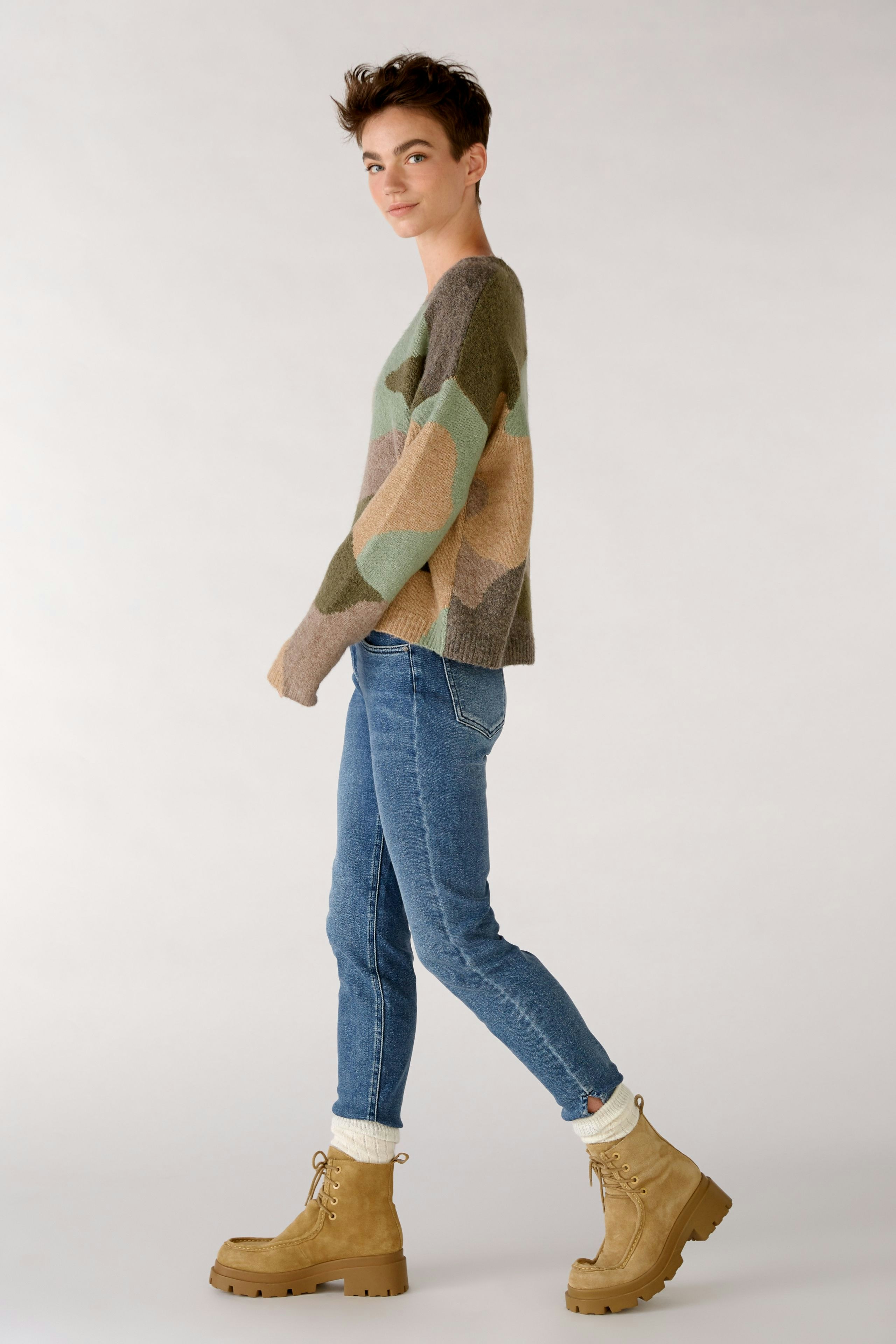 Bild 2 von Knitted pullover - light camel green in light camel green | Oui
