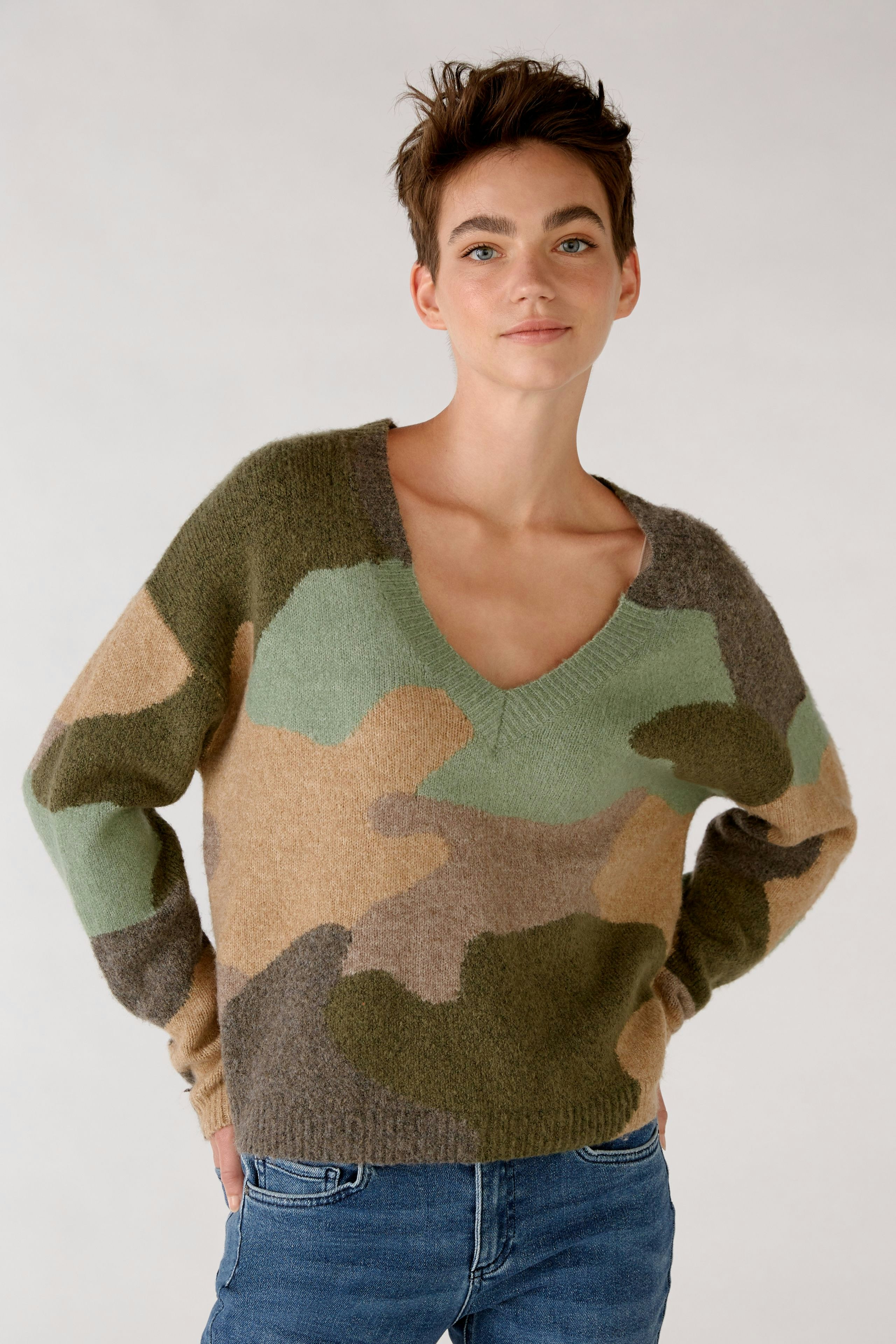 Bild 1 von Knitted pullover - light camel green in light camel green | Oui