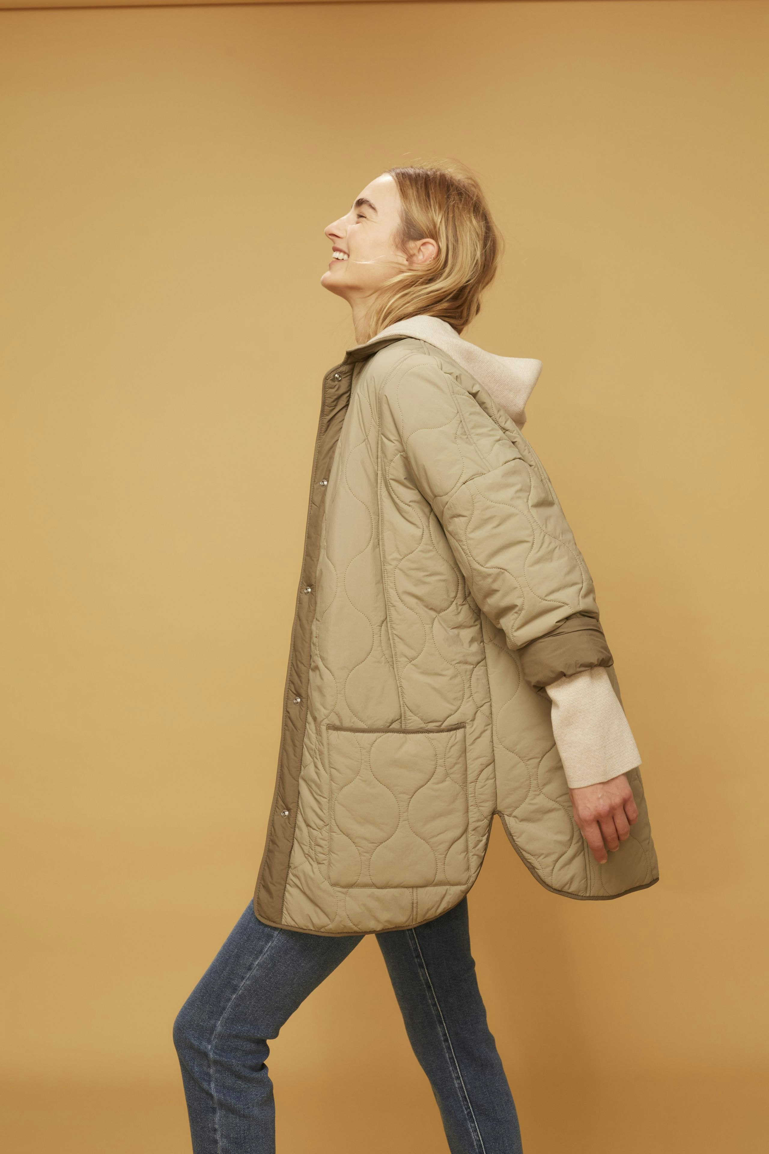 Bild 7 von Quilted coat - khaki in khaki | Oui
