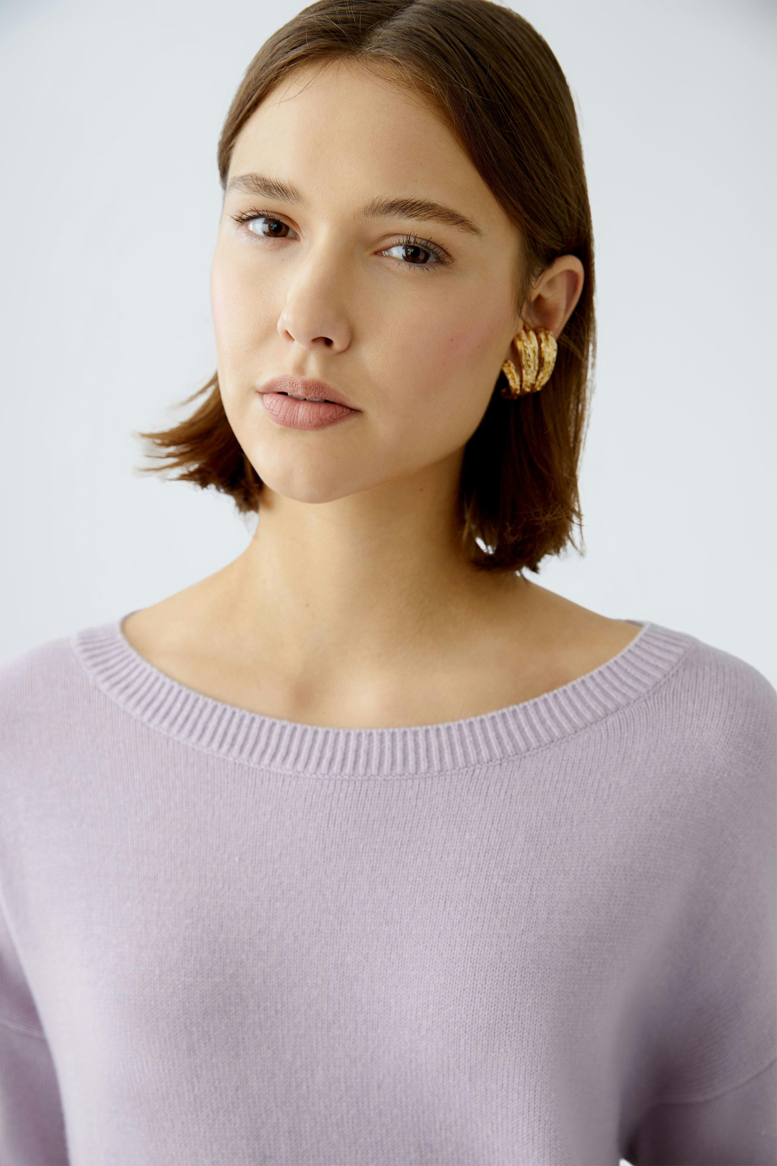 Eleganter Damen-Pullover in zartem Lila, lässig geschnitten, ideal für jeden Anlass.