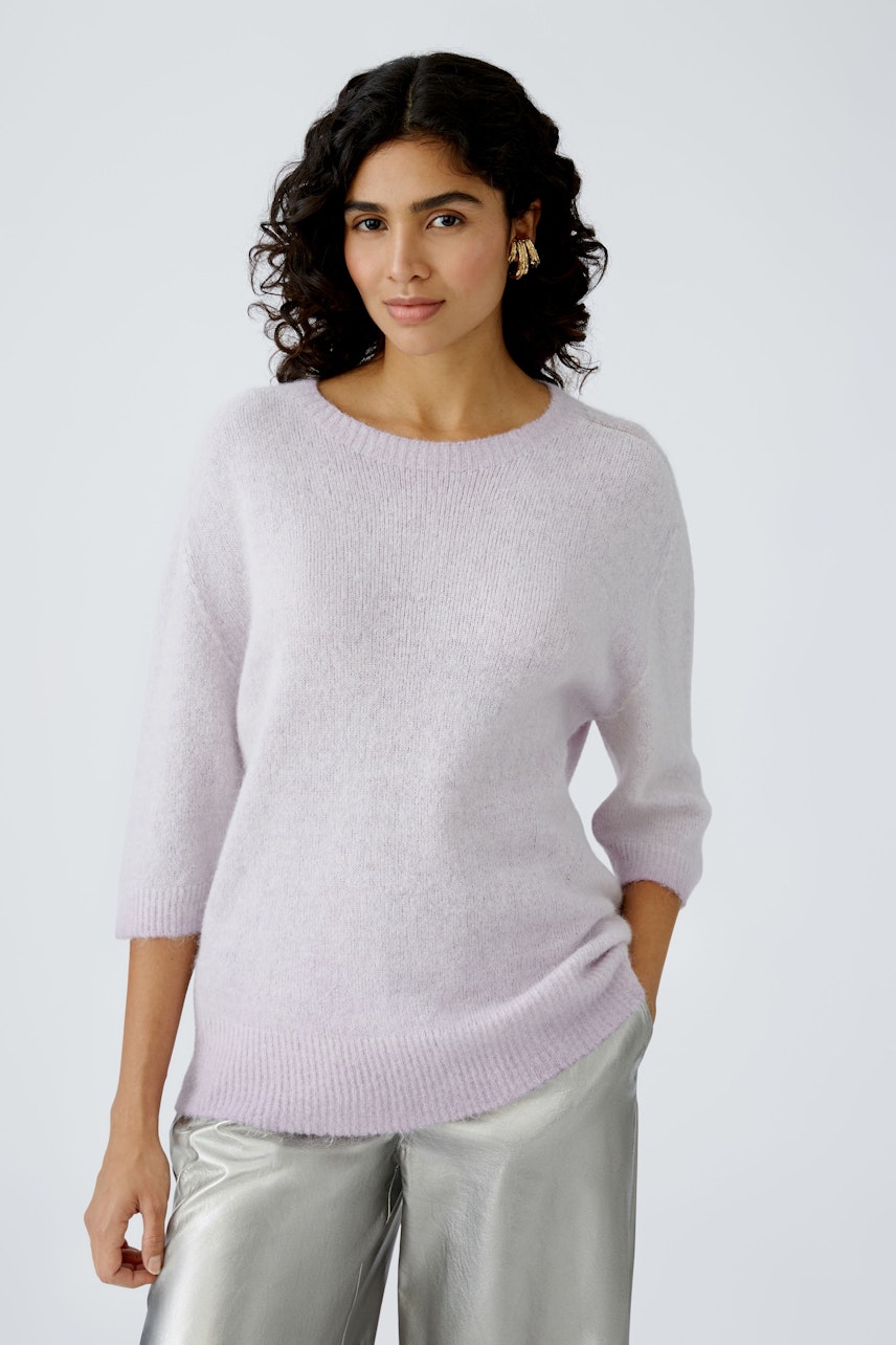 Elegant women's pullover in soft lilac, styled with relaxed fit and three-quarter sleeves.