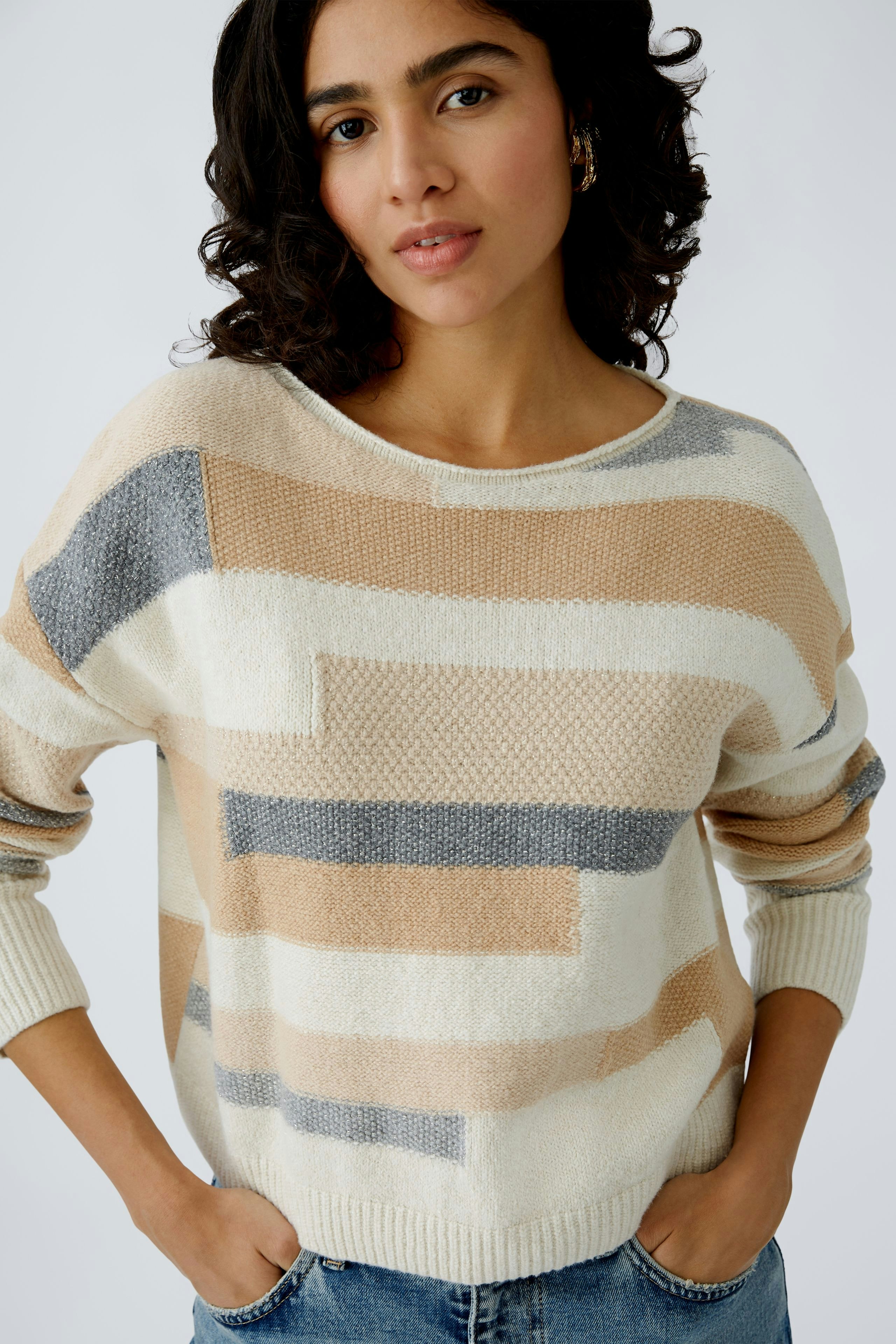 Stylish women's pullover: A woman in a striped pullover with soft colors, exuding casual elegance.