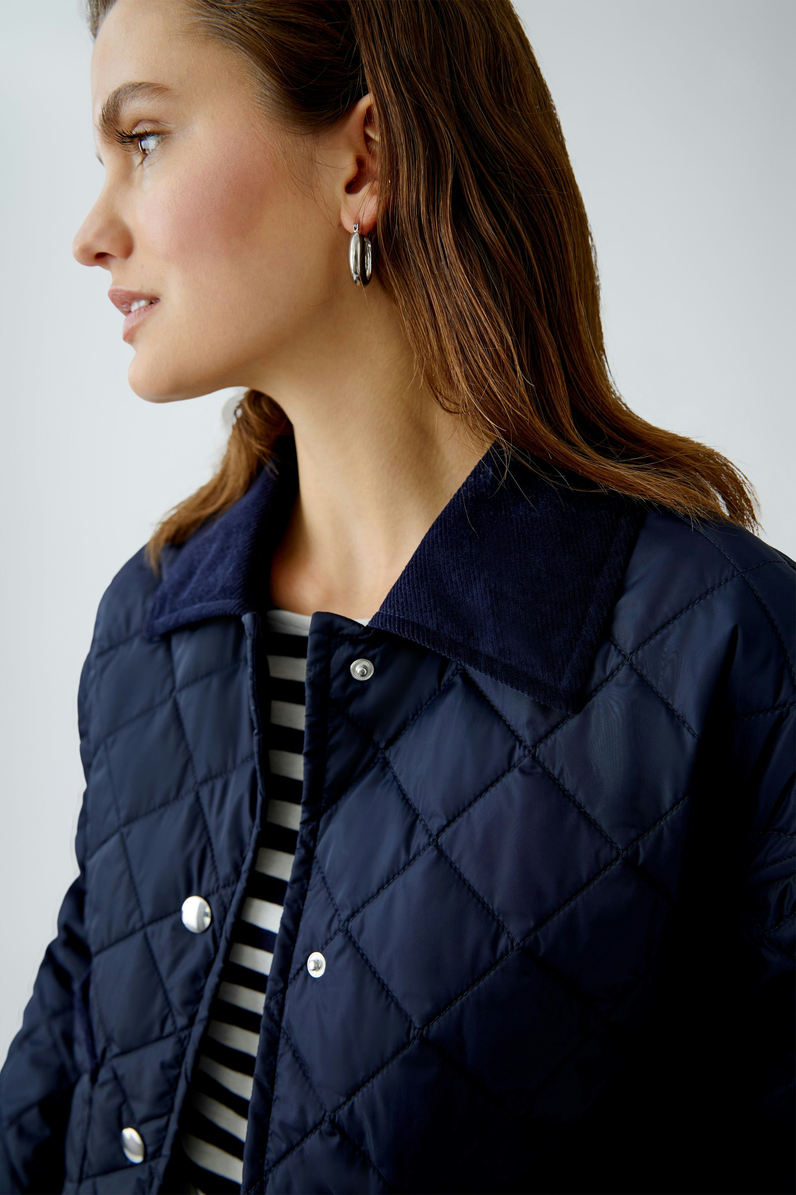 Stylish women's outdoor jacket with a quilted design, perfect for layering in cooler weather.