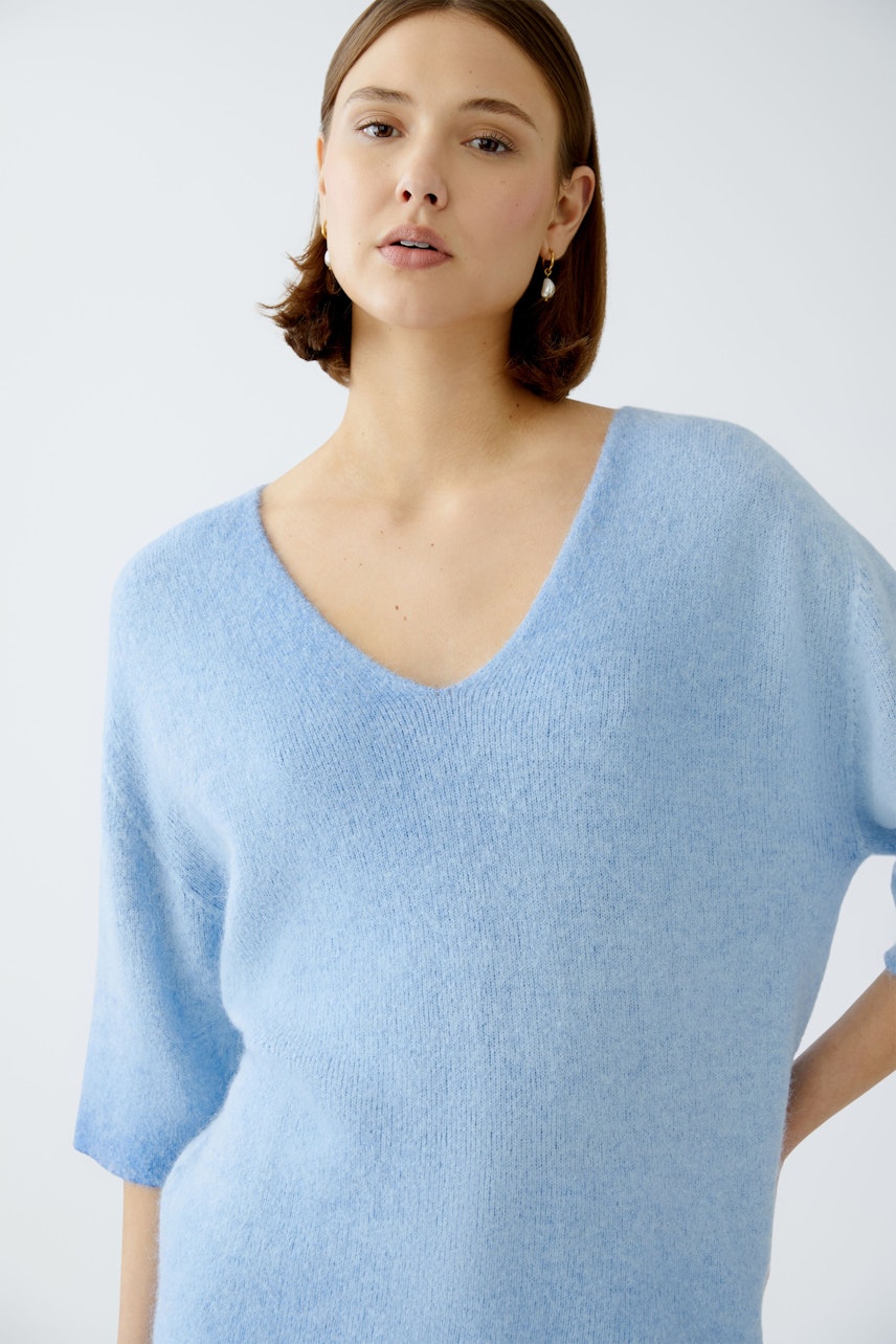 Stylish women's pullover in soft blue with a relaxed fit and V-neck design.