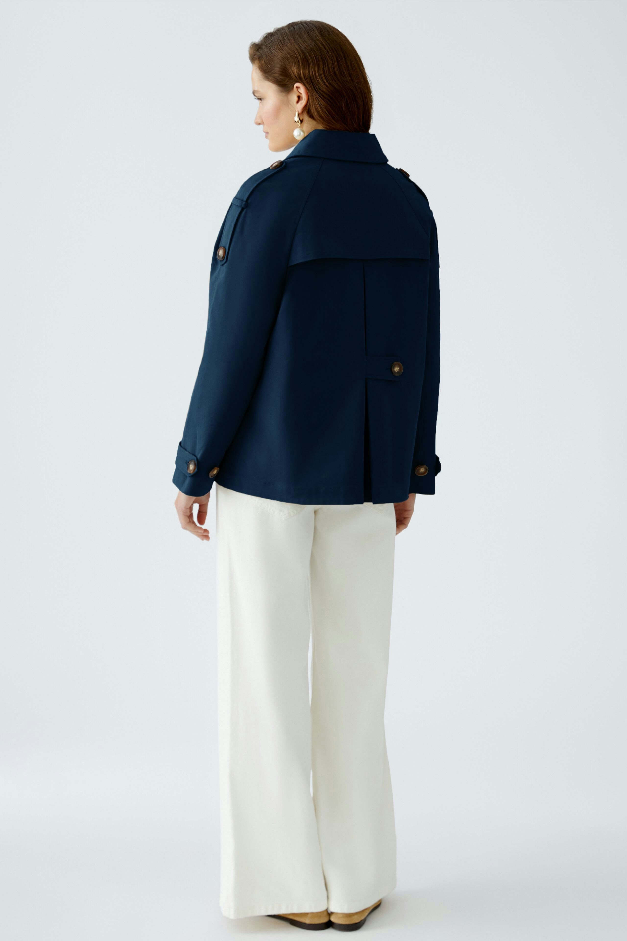 Stylish outdoor jacket: Woman in a navy jacket with a relaxed fit, perfect for outdoor activities.