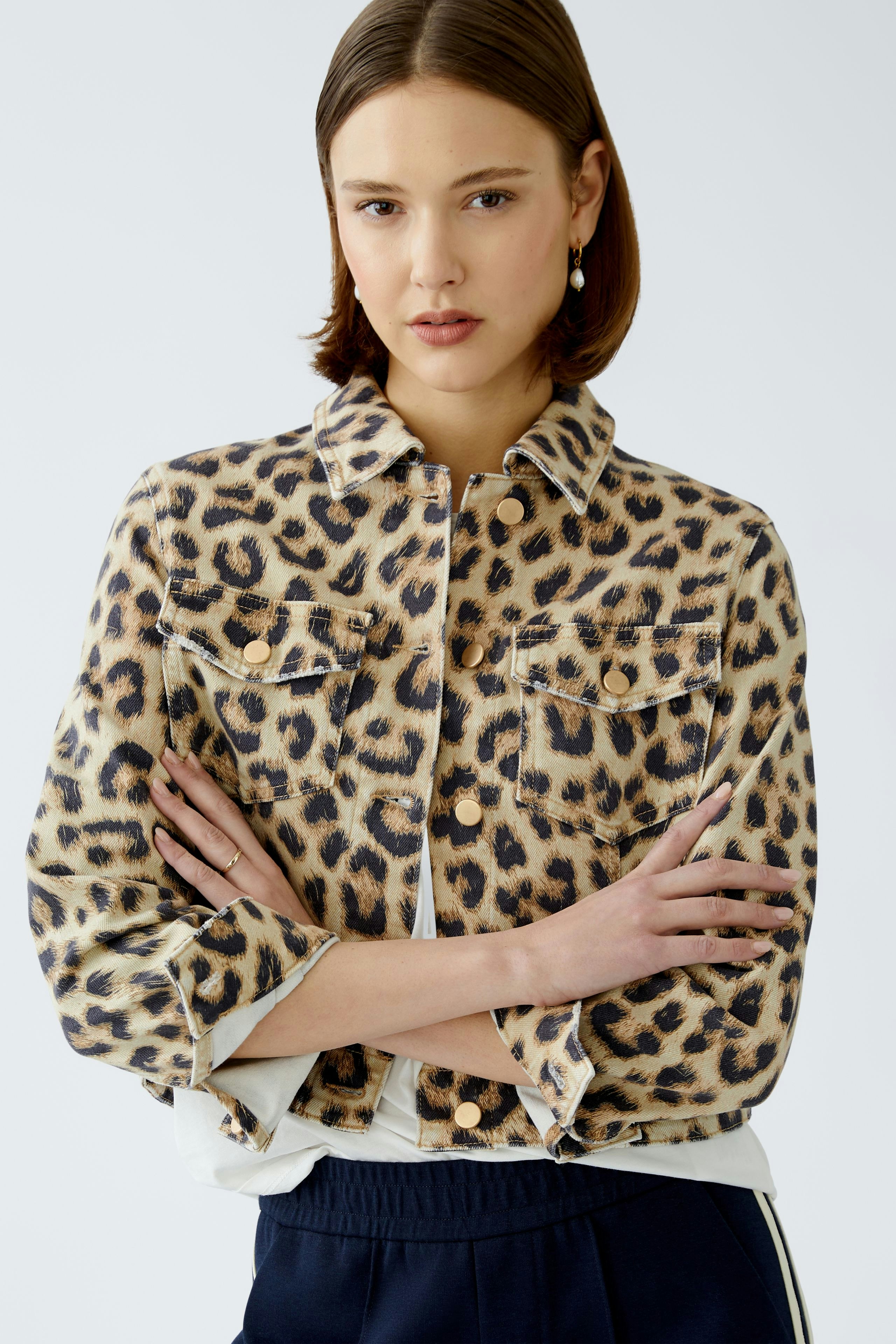 Stylish women's denim jacket in a trendy leopard print, perfect for casual outfits.