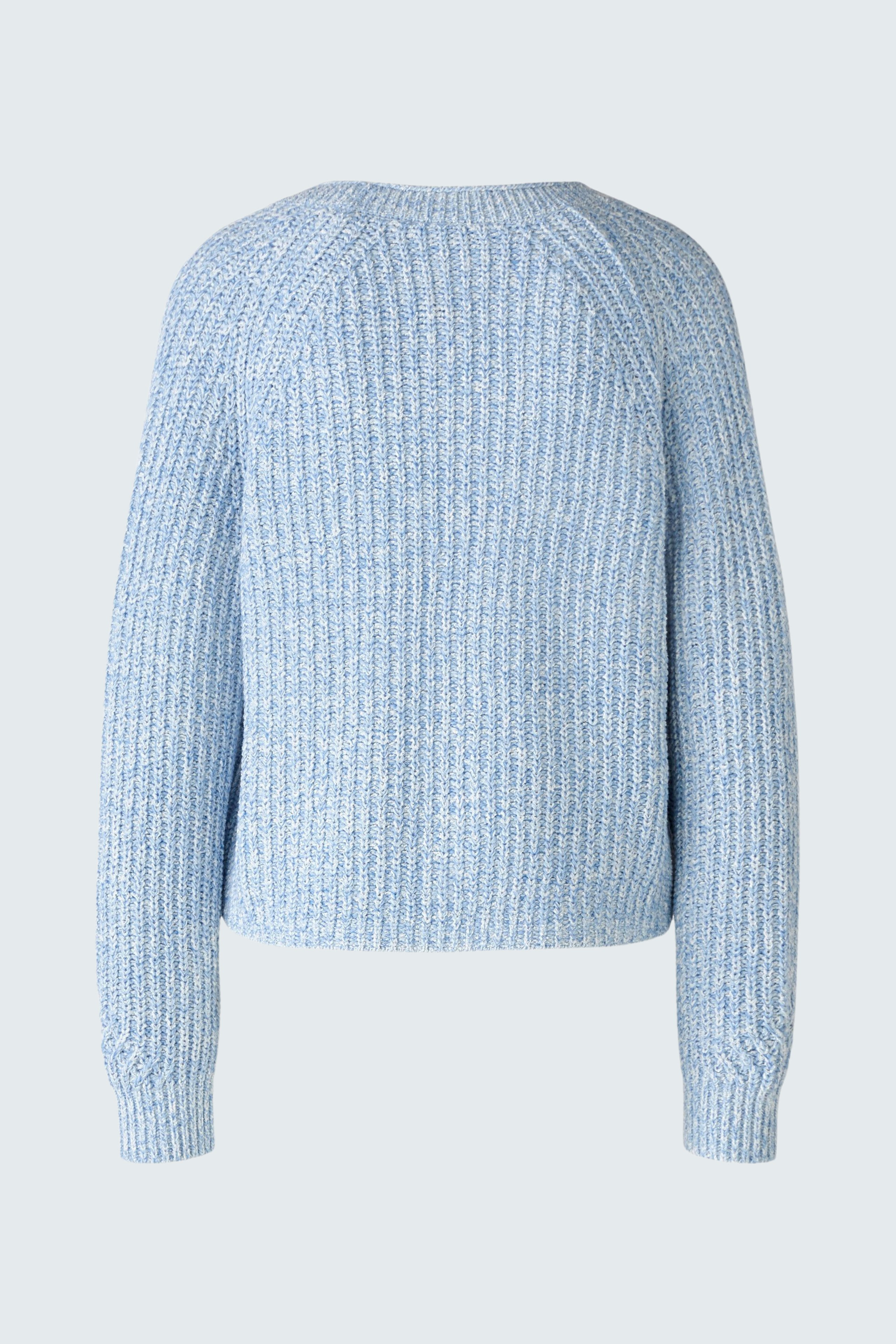 Helle Damen-Strickjacke in sanftem Blau mit lässigem Schnitt und feiner Struktur.