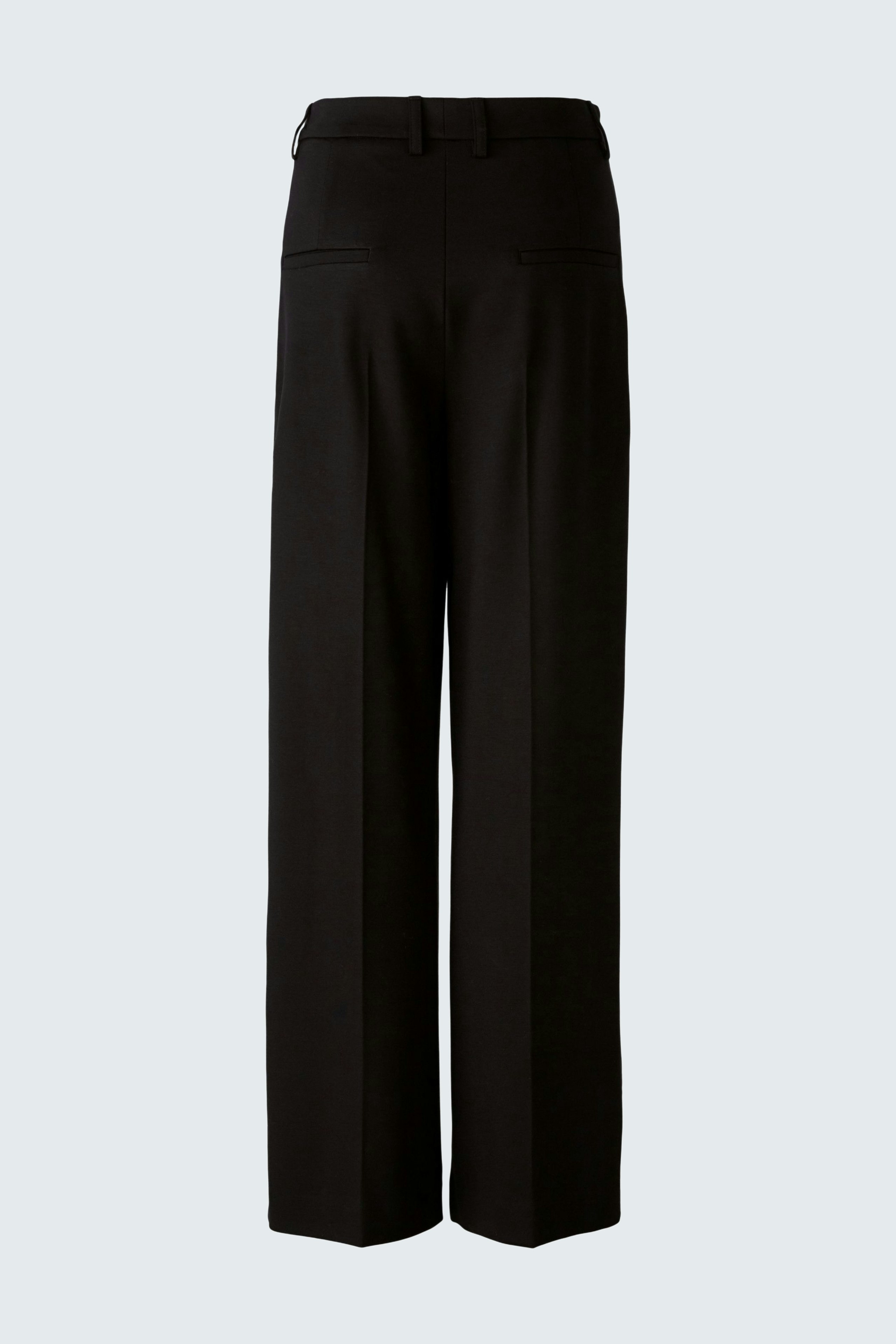 Elegant women's pleated trousers in black, featuring a tailored fit and classic design.