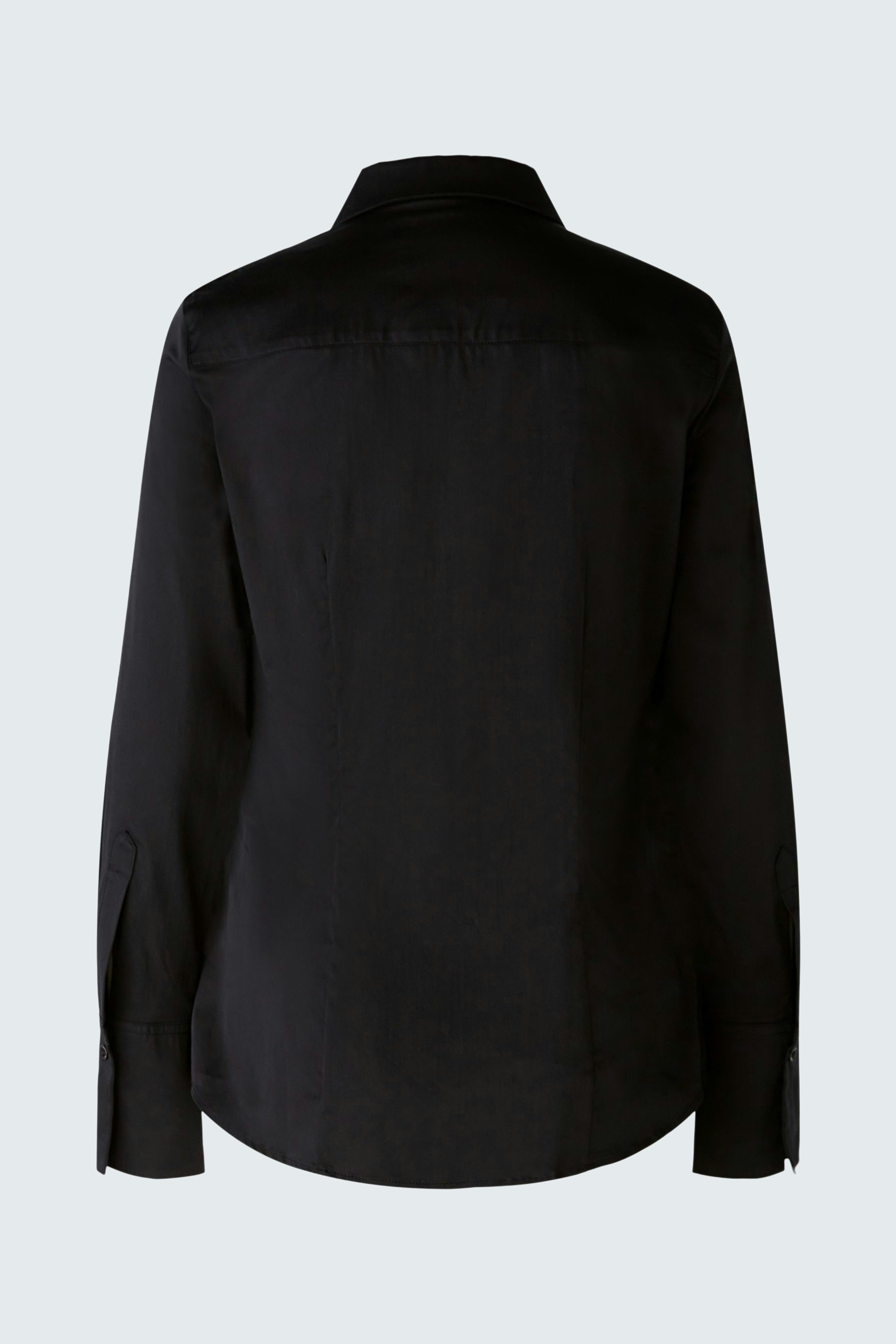 Schlichte Damen-Bluse: Rückansicht einer eleganten schwarzen Bluse mit klassischem Kragen und langen Ärmeln.