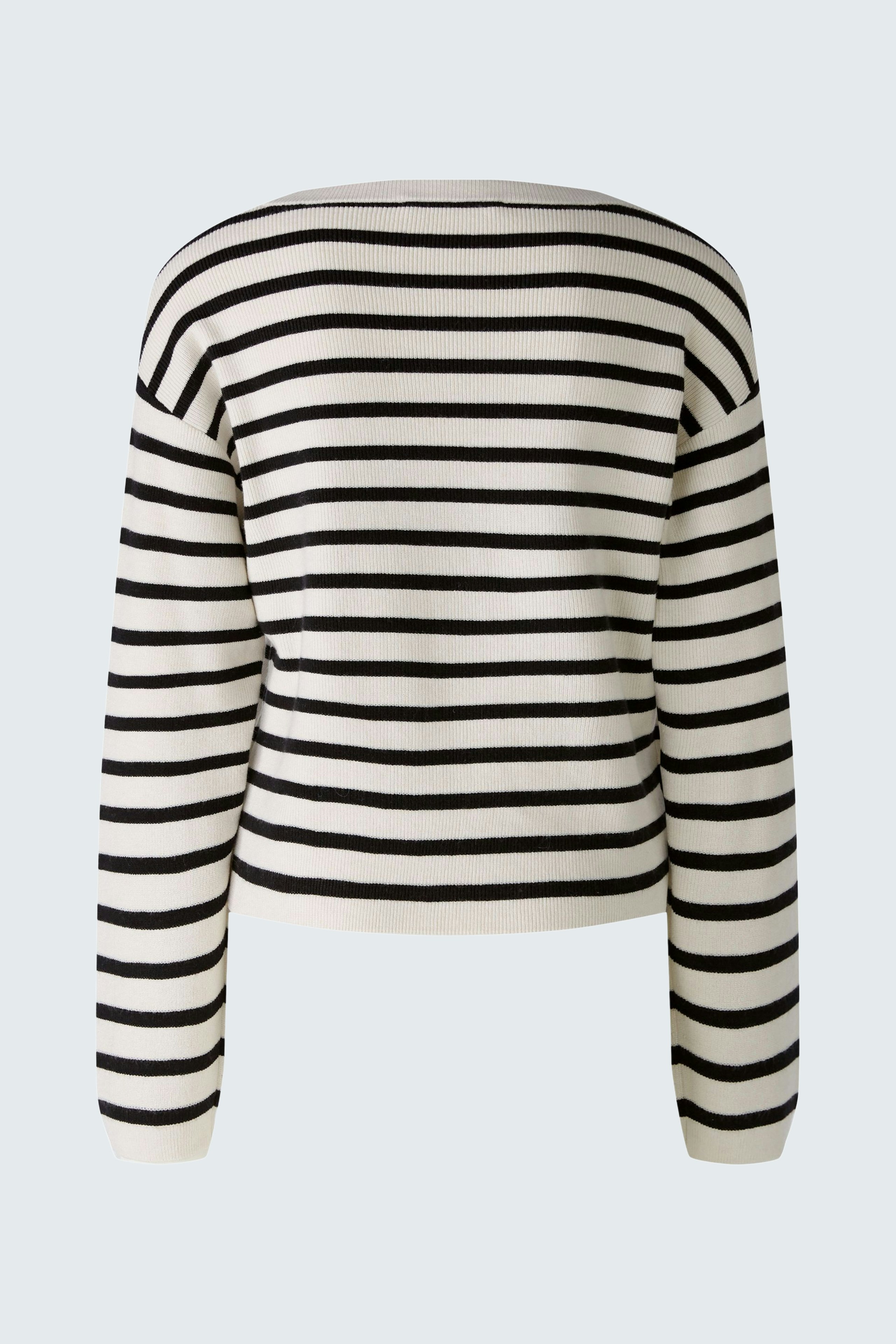 Stylish women's pullover: A cropped, striped design in black and white, perfect for casual outfits.