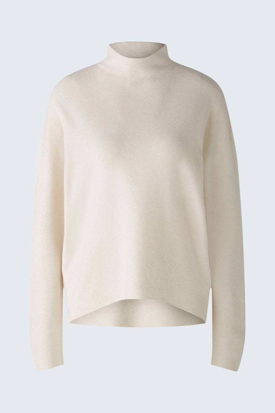 Elegant women's pullover: Soft cream turtleneck with a relaxed fit, perfect for stylish layering.