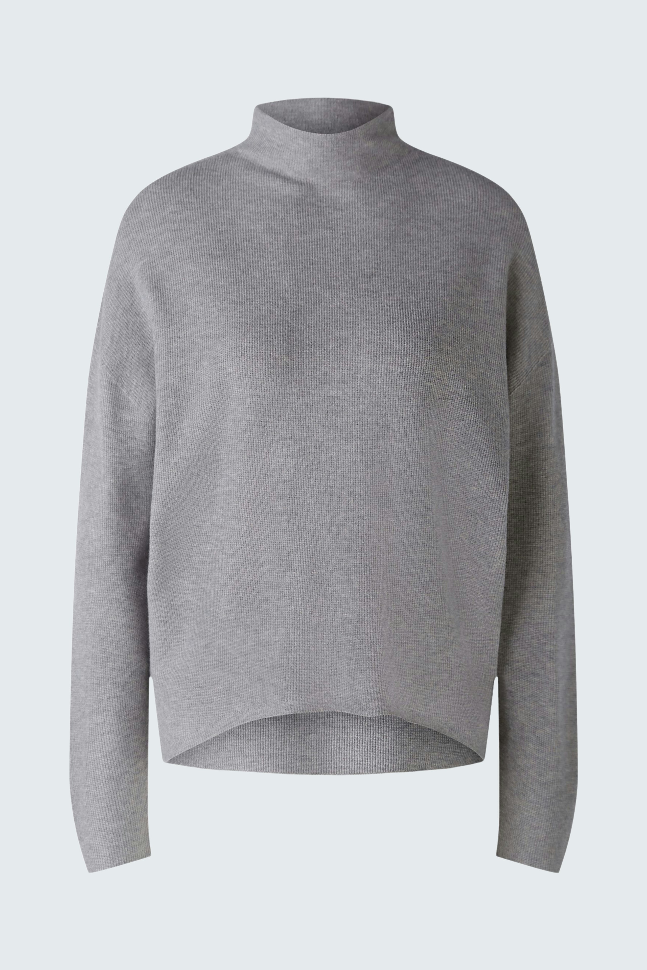 Eleganter Damen-Pullover in Grau mit hohem Kragen und lässigem Schnitt für einen modernen Look.