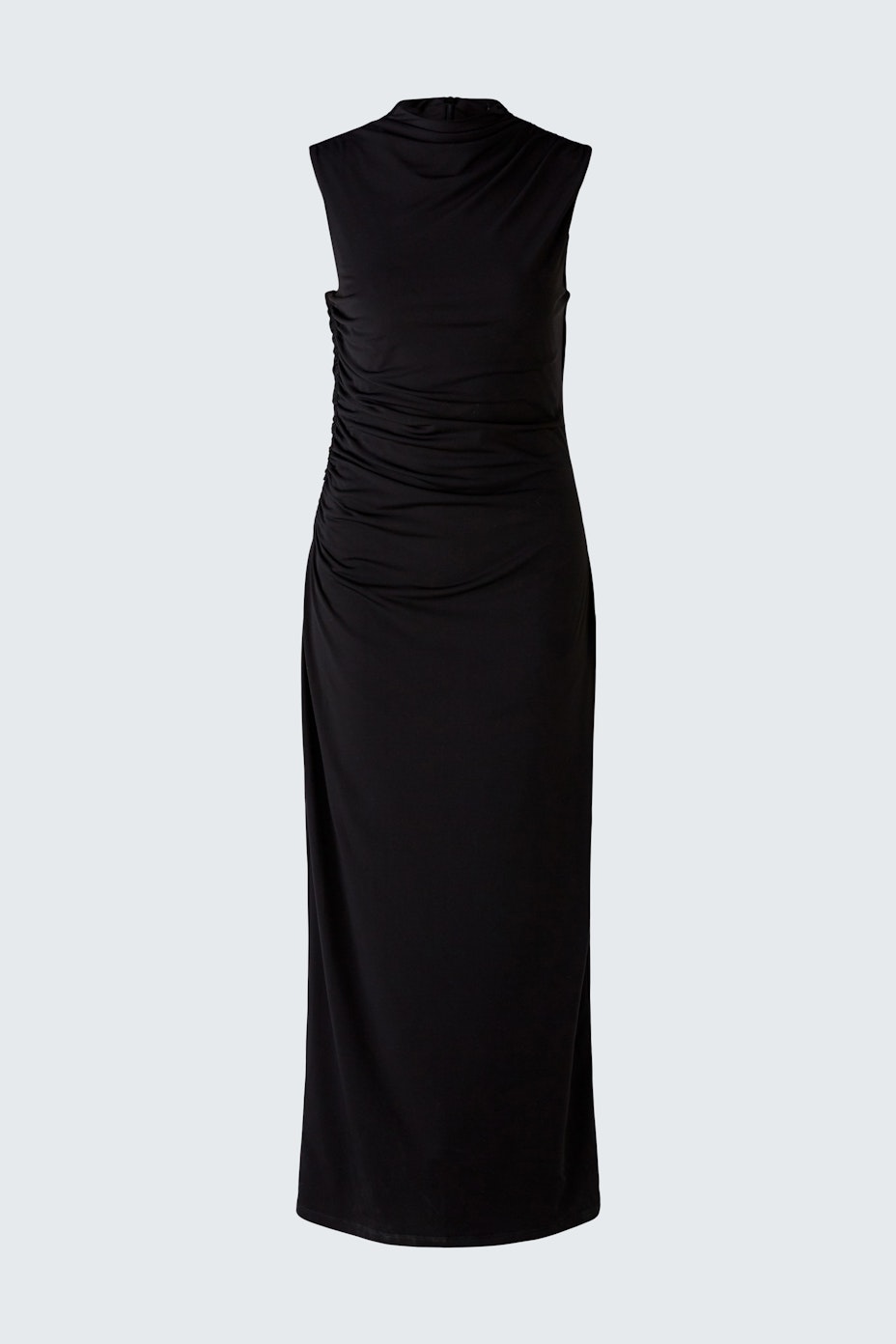 Elegant evening dress: A sleek black gown with a fitted silhouette and stylish ruching detail.