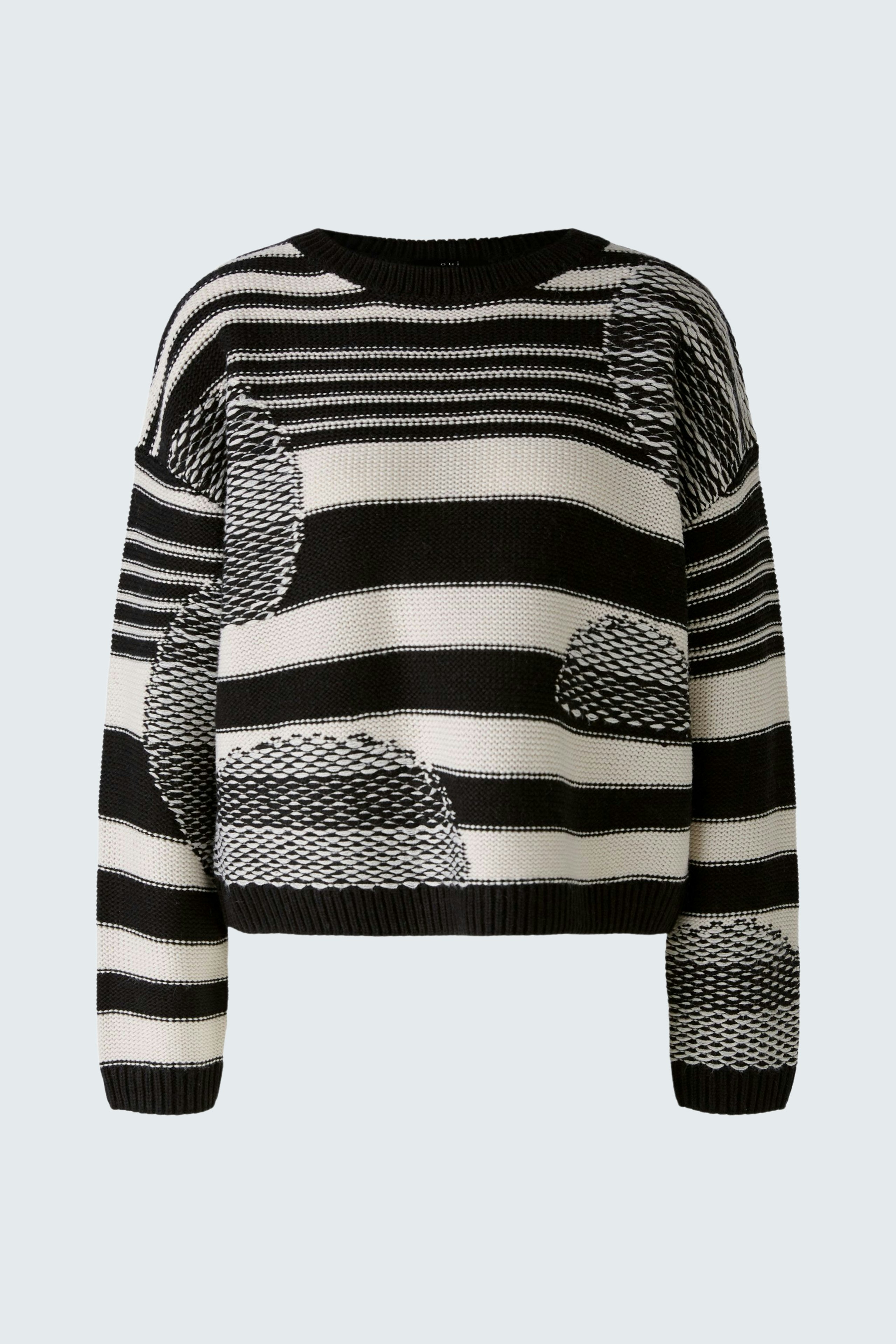 Damen-Pullover in Schwarz-Weiß mit gestreiftem Muster und lässigem Schnitt.