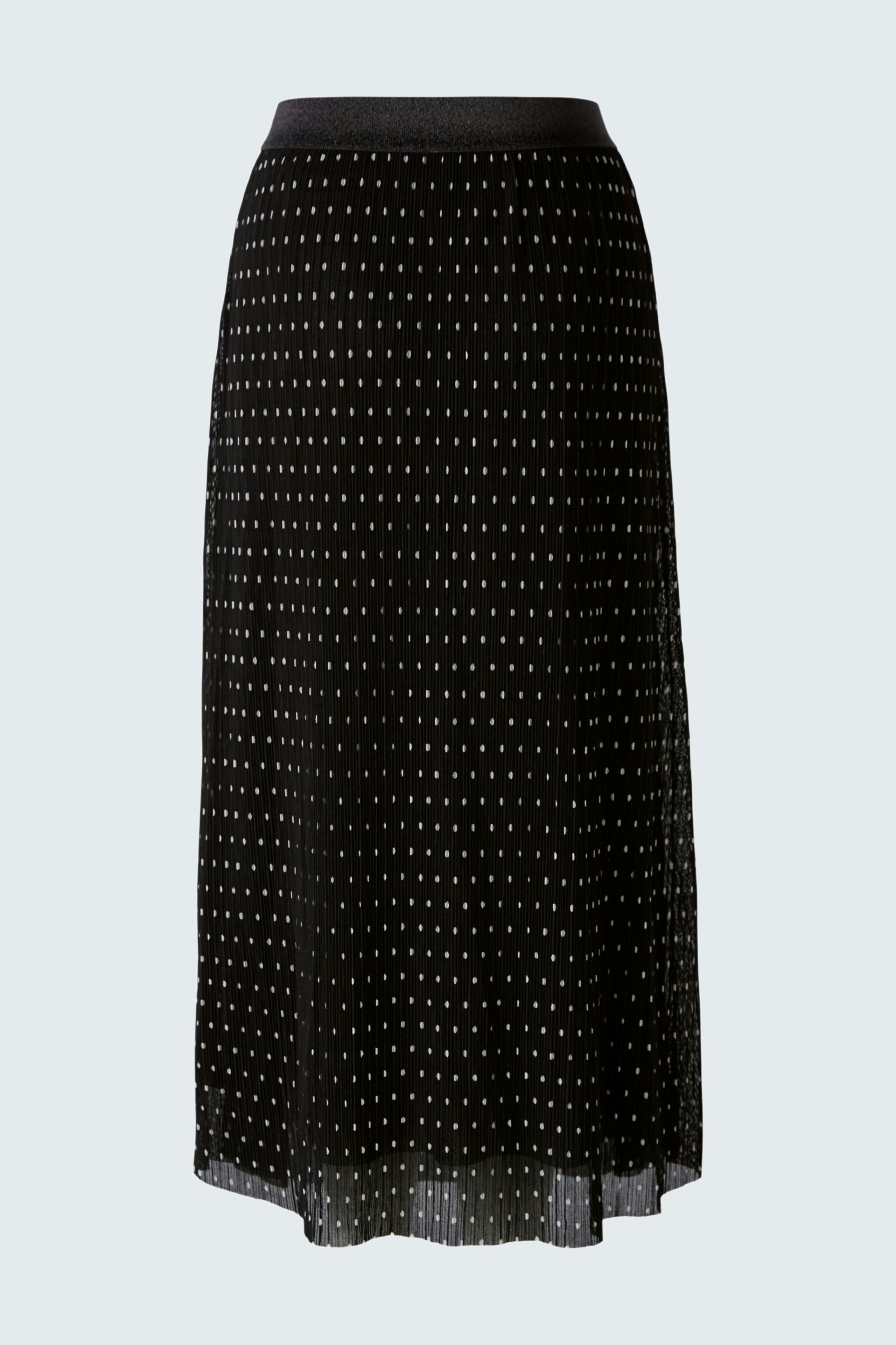 Elegant pleated skirt: A stylish black skirt with a flowing design, perfect for any occasion.