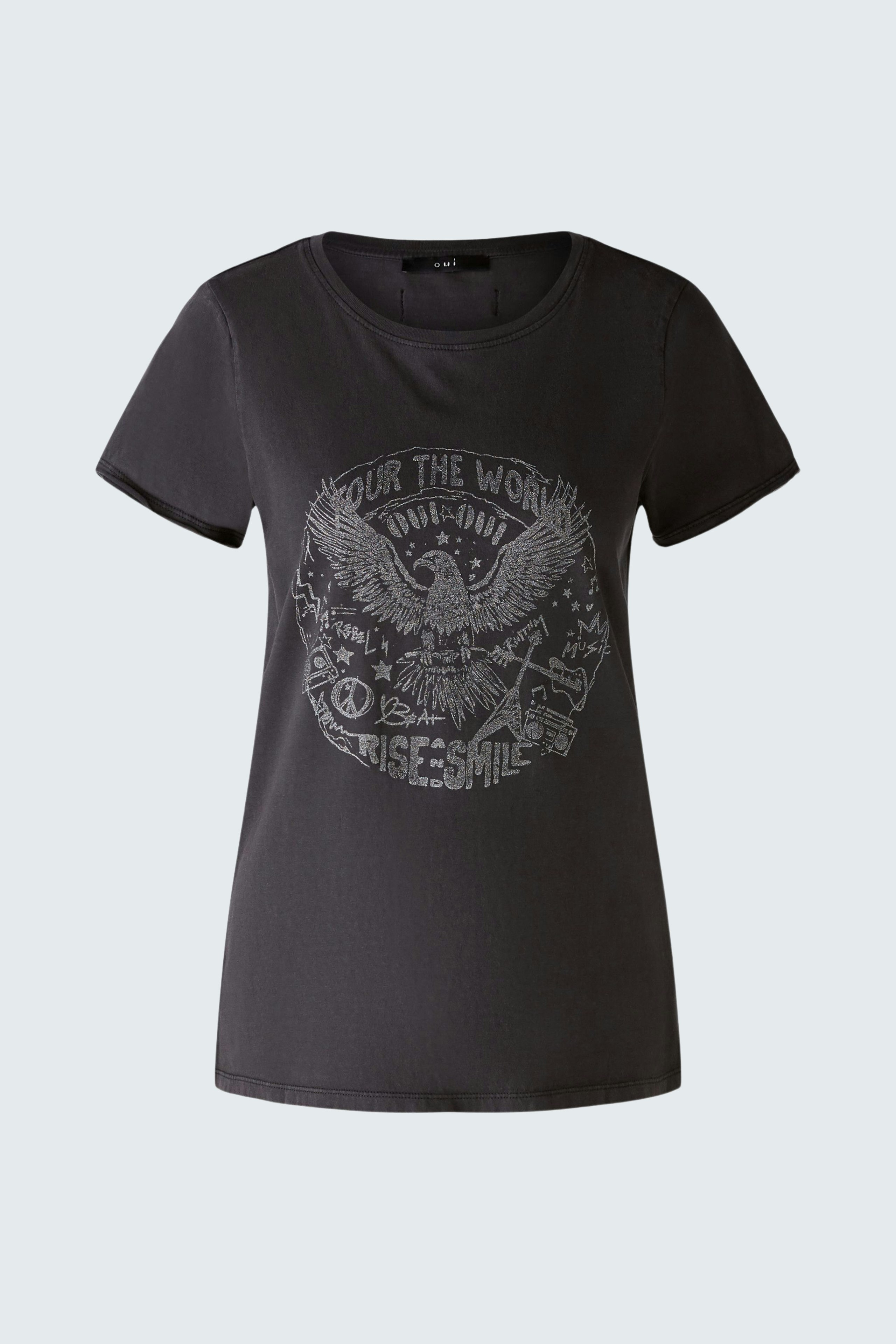 Stylish women's T-shirt: Black tee with graphic print, perfect for casual outfits.