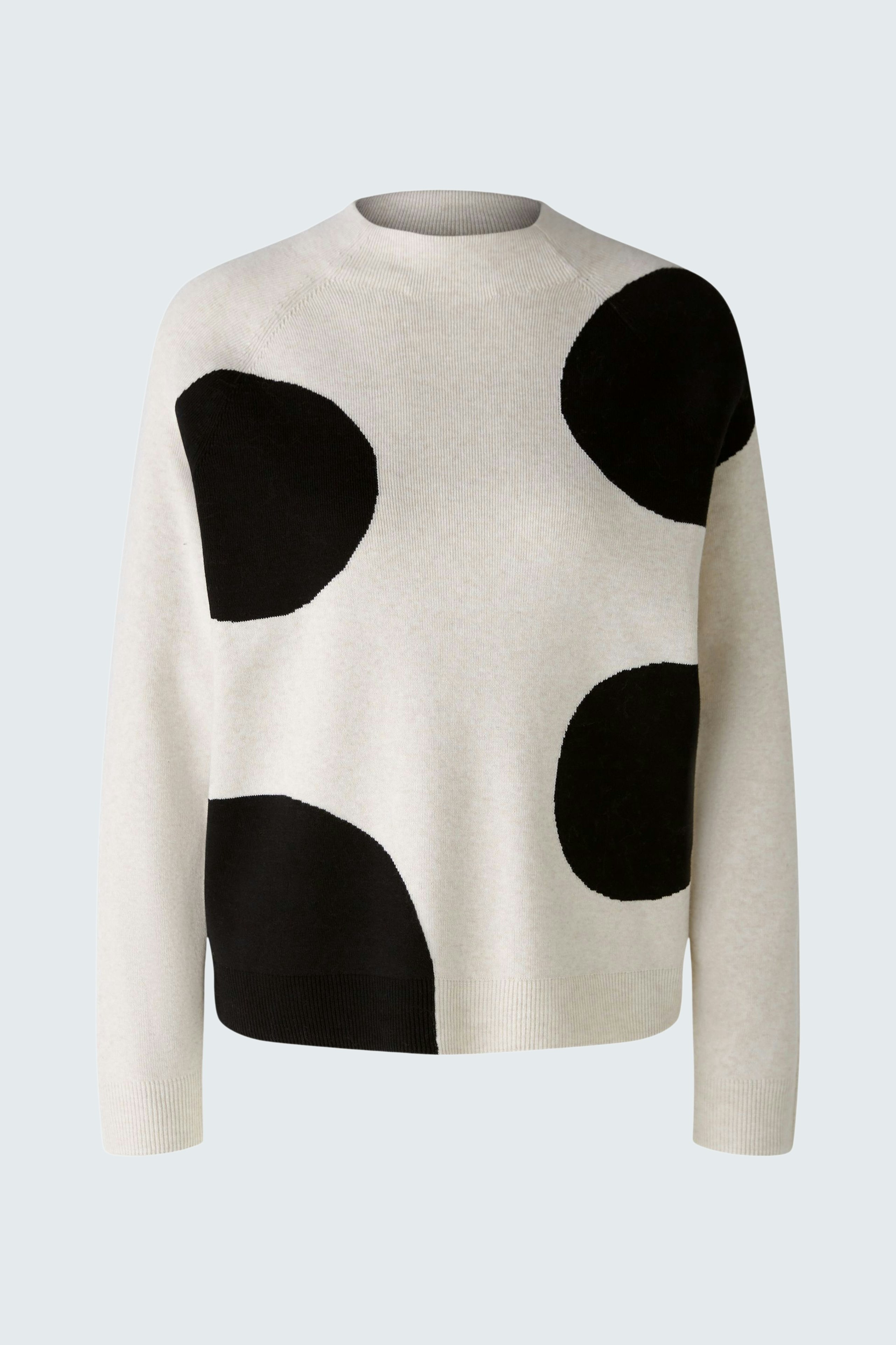 Stylish women's pullover in cream with bold black dots, perfect for a modern look.