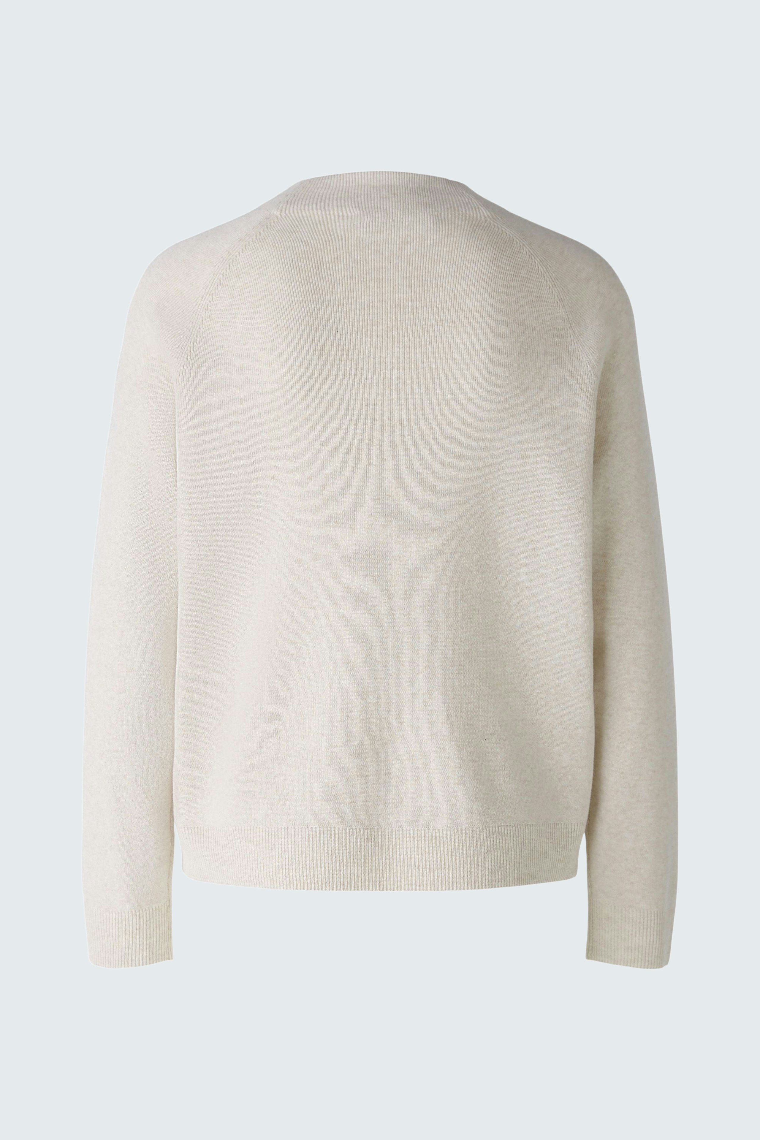 Elegant women's pullover in soft cream, featuring a relaxed fit and classic round neckline.