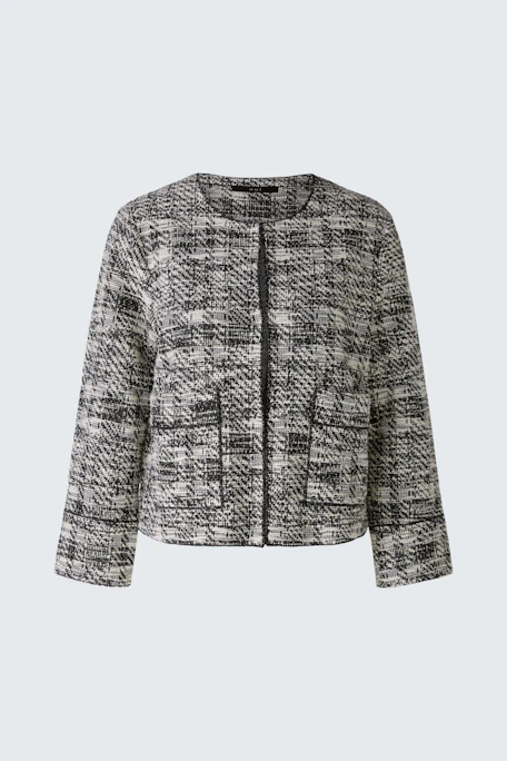 Chic women's jacket: Stylish cropped jacket in a black and white pattern with a zip front.