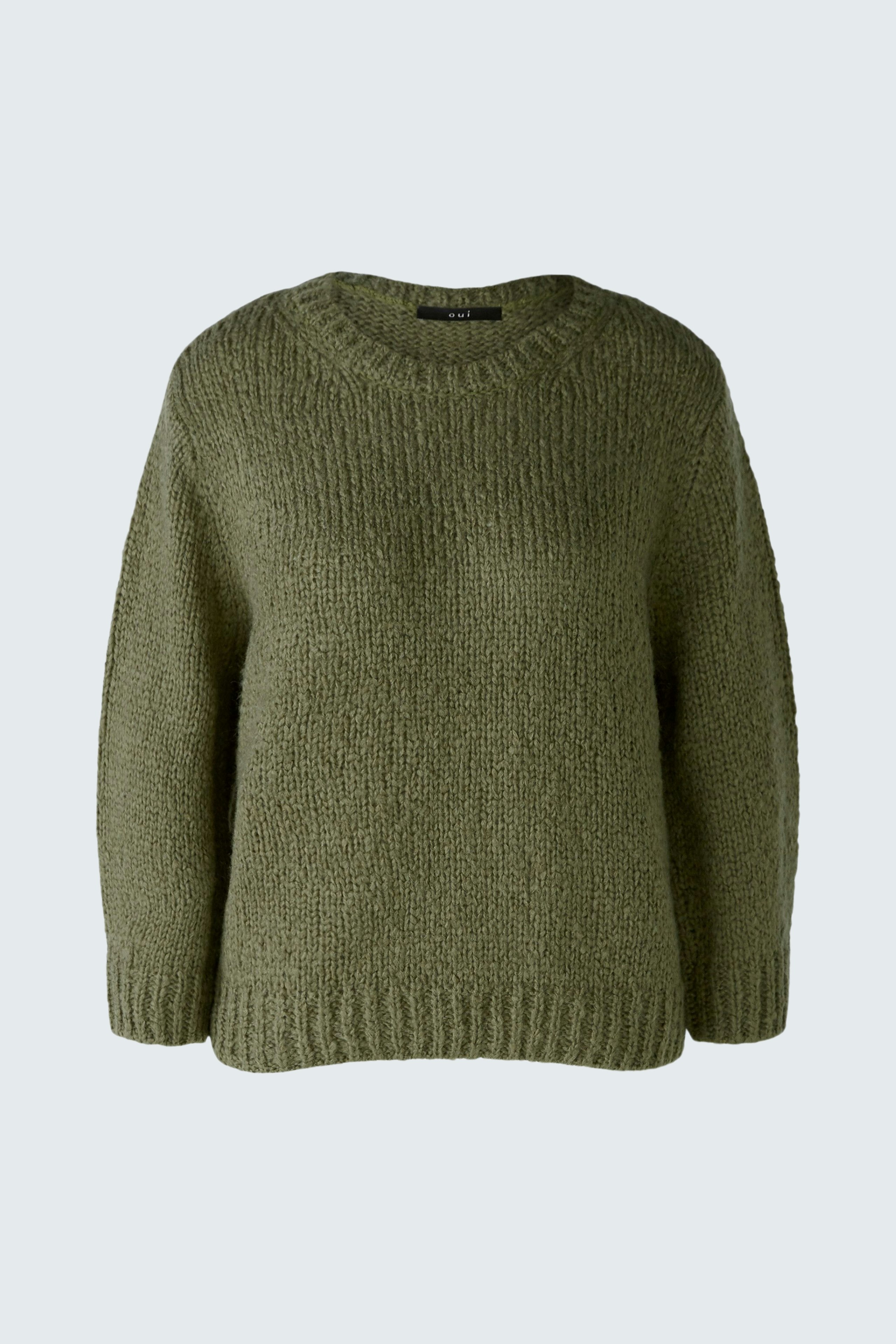 Cozy women's pullover in olive green, featuring a relaxed fit and soft texture.