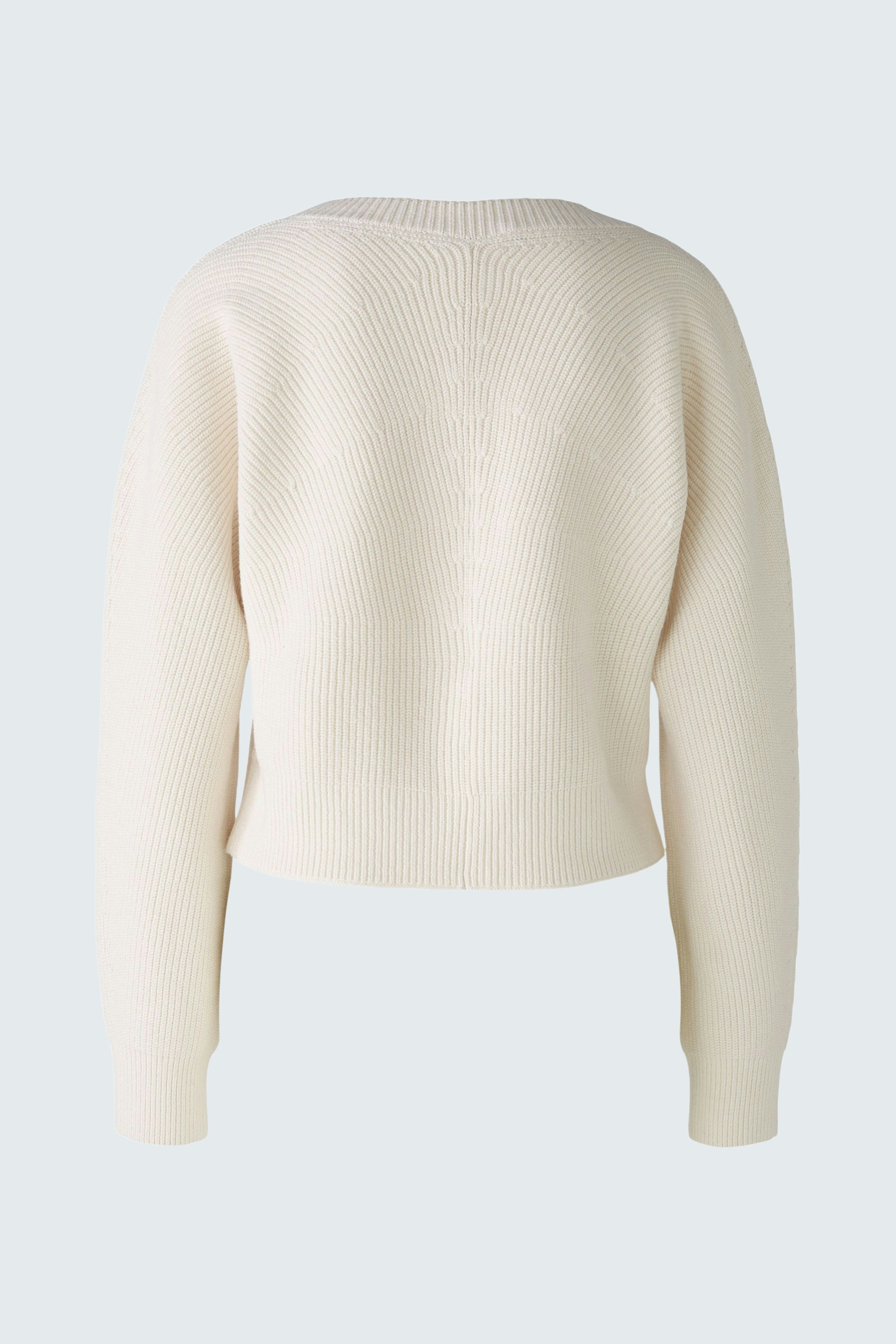 Stylish women's pullover: Cream-colored, ribbed design with a relaxed fit, perfect for layering.